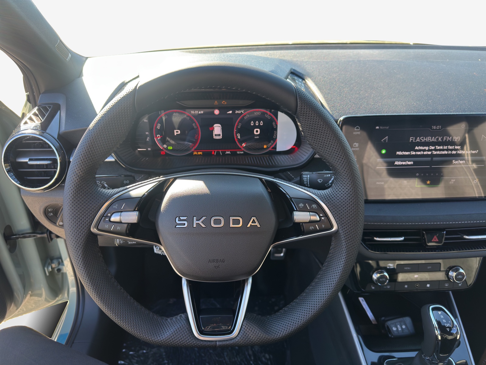 SKODA Fabia 1.0 TSI Monte Carlo DSG-image-9