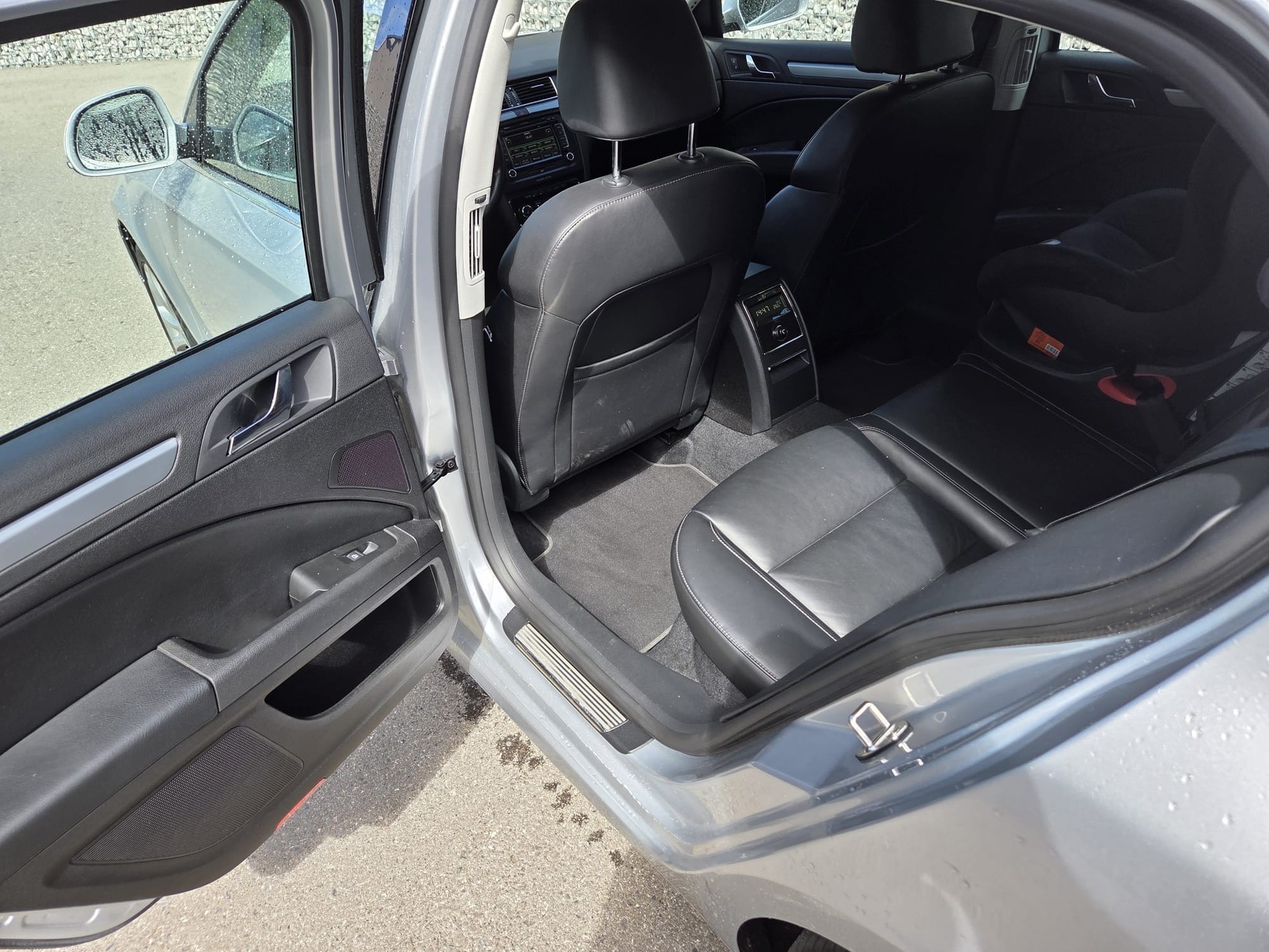 SKODA Superb 2.0 TDi Elegance DSG-image-5