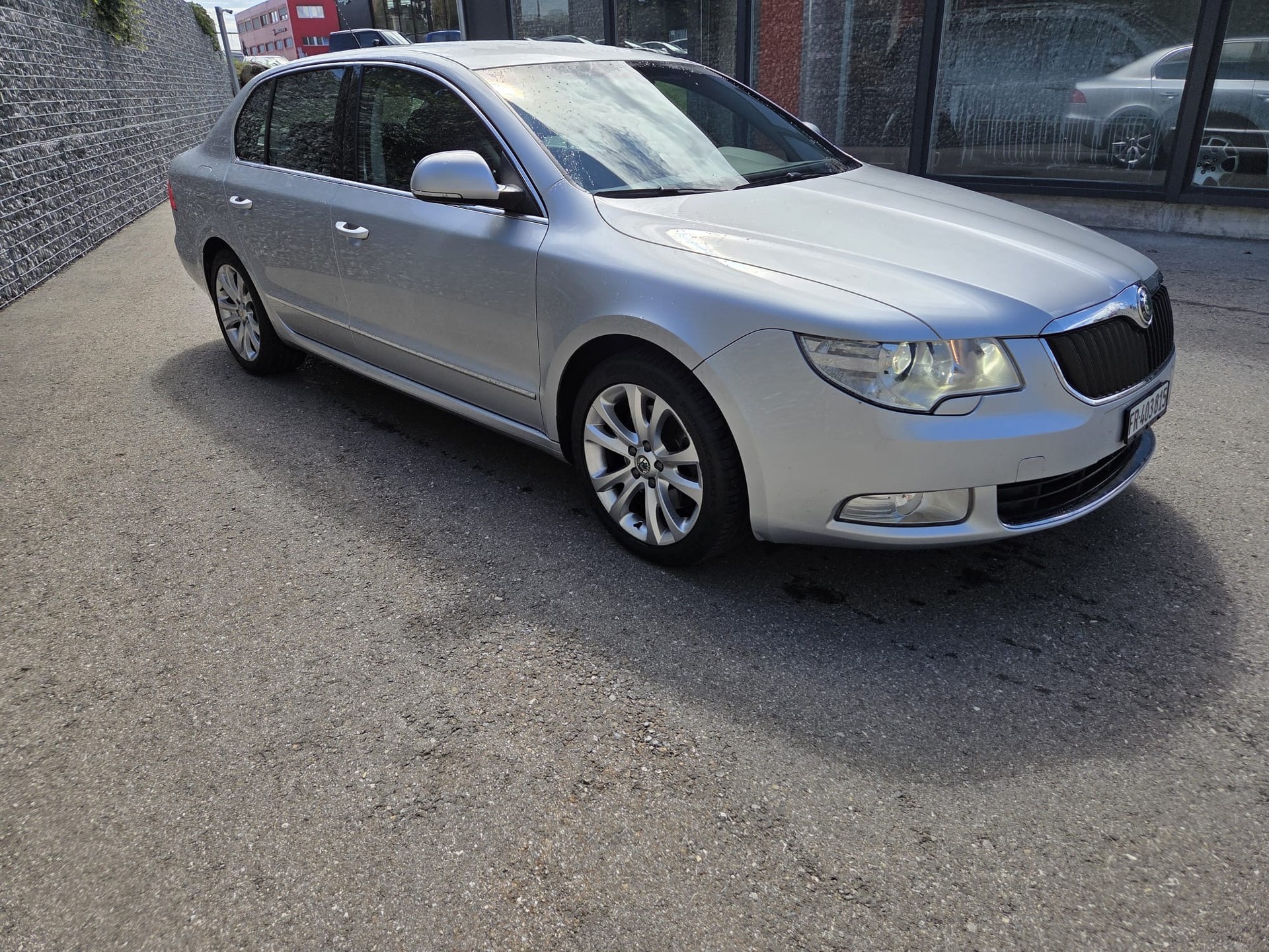 SKODA Superb 2.0 TDi Elegance DSG-image-1
