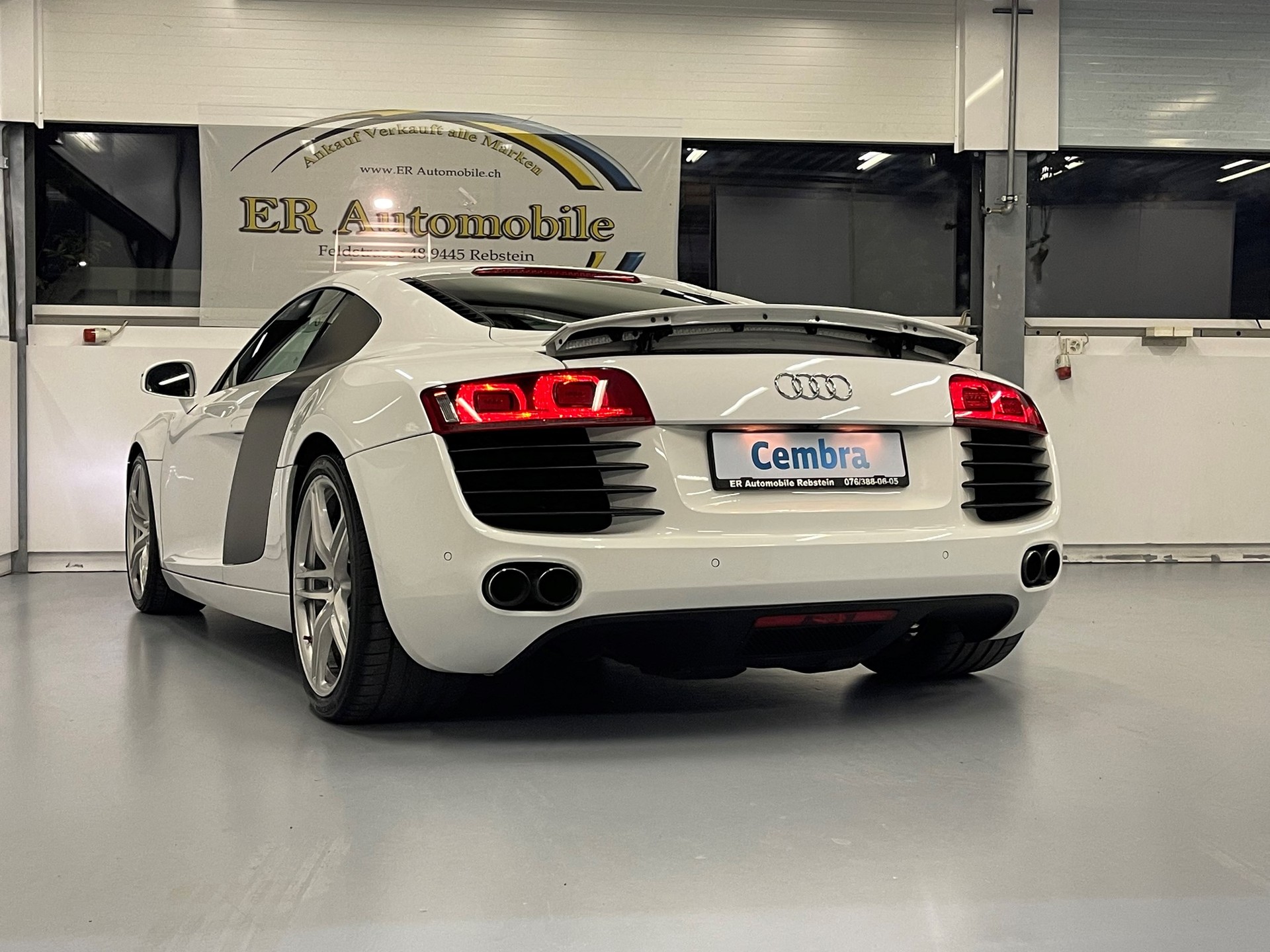 AUDI R8 Coupé 4.2-image-6