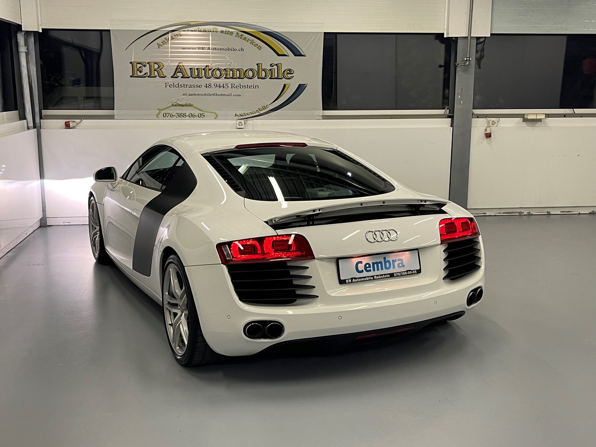 AUDI R8 Coupé 4.2-image-8
