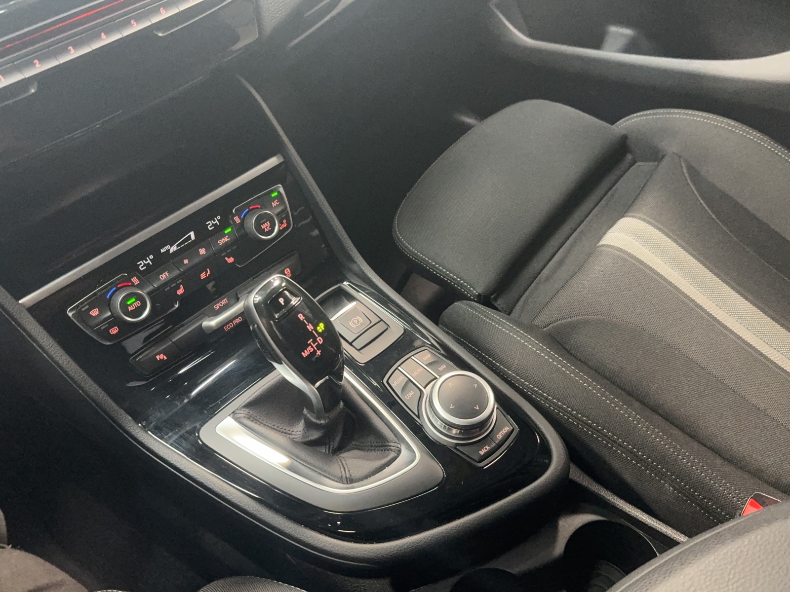 BMW 218d xDrive Active Tourer Steptronic Travel Edition-image-15