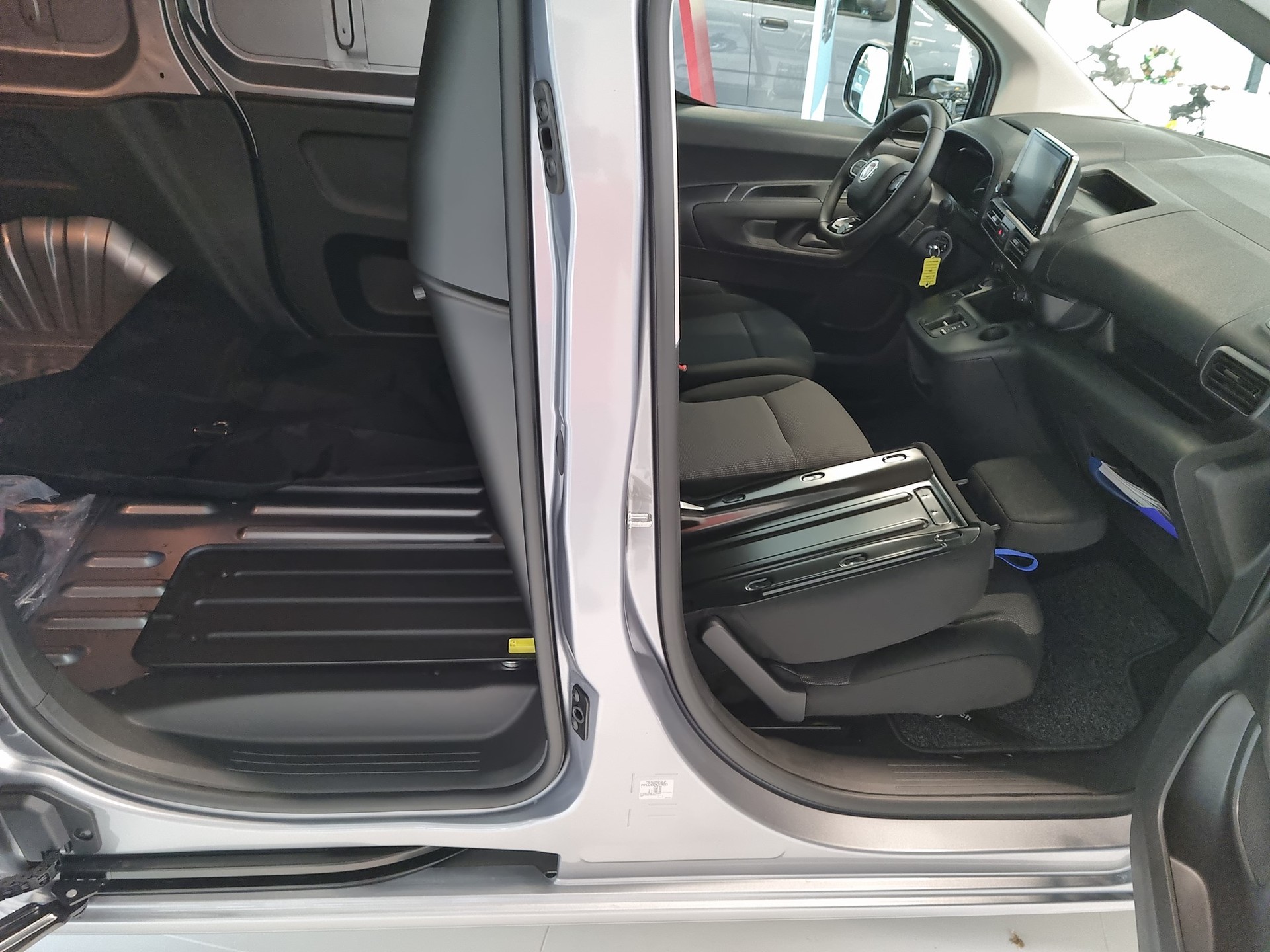 FIAT E-Doblo L1 50kWh 800kg Pro-image-10