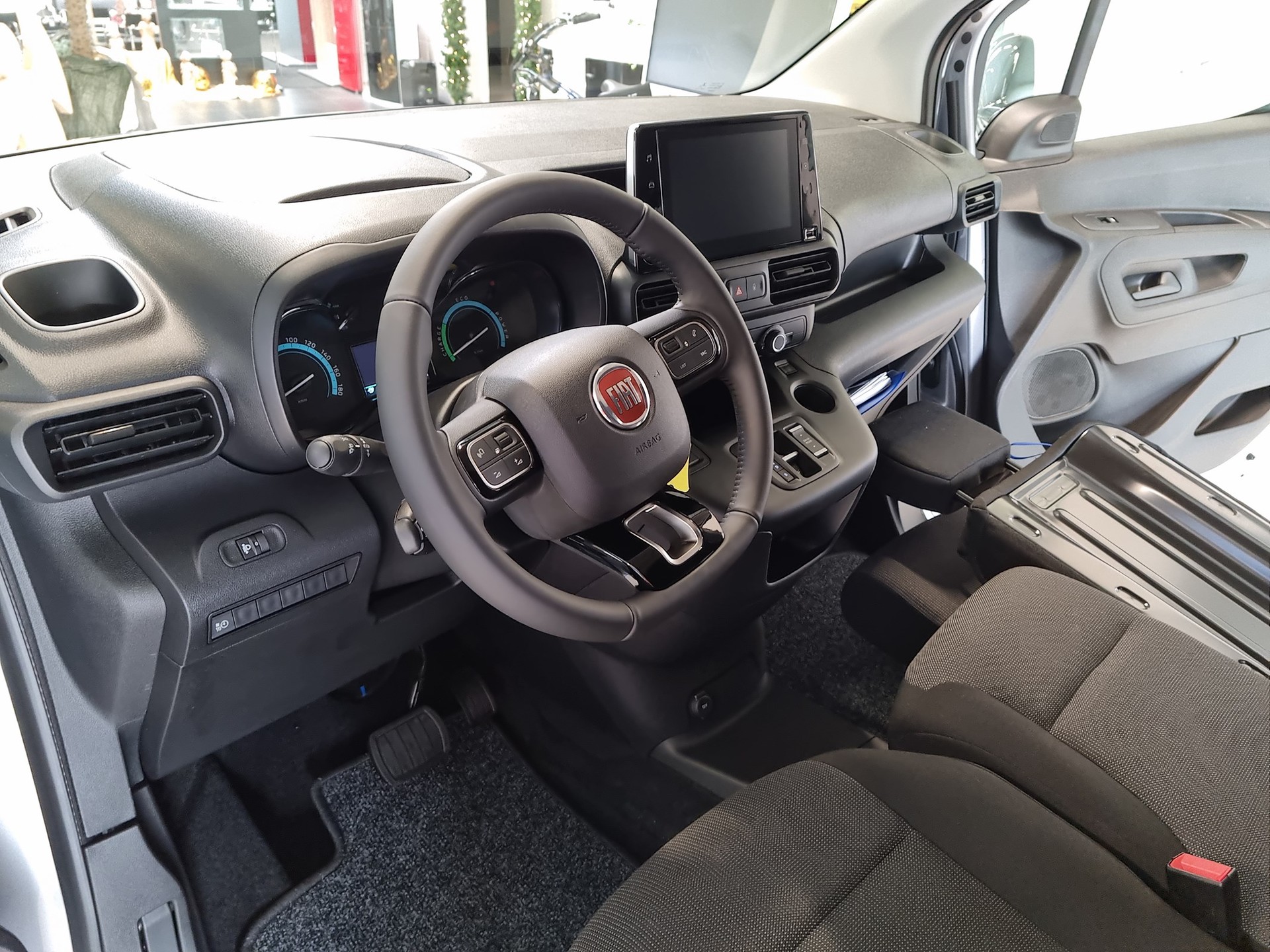 FIAT E-Doblo L1 50kWh 800kg Pro-image-8
