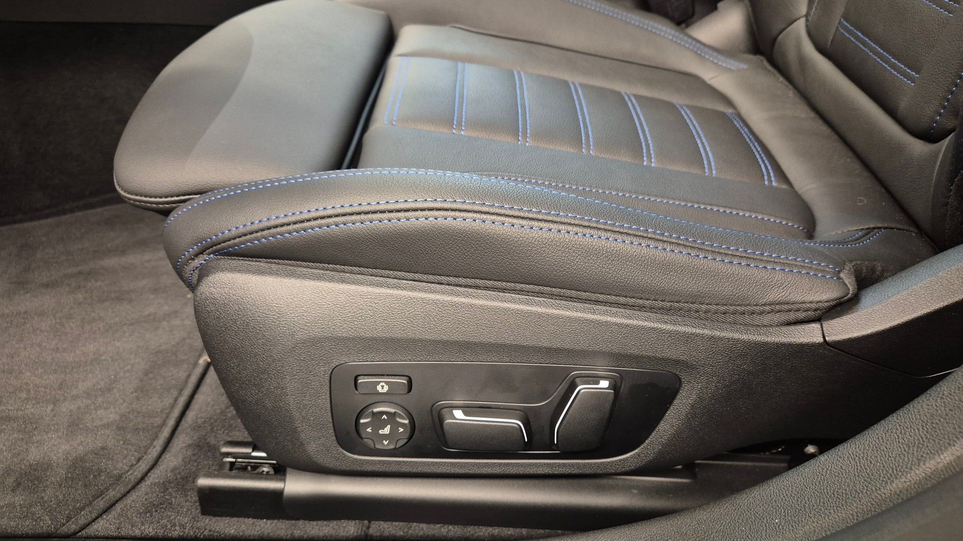 BMW i4 M50 M Sport Pro-image-17