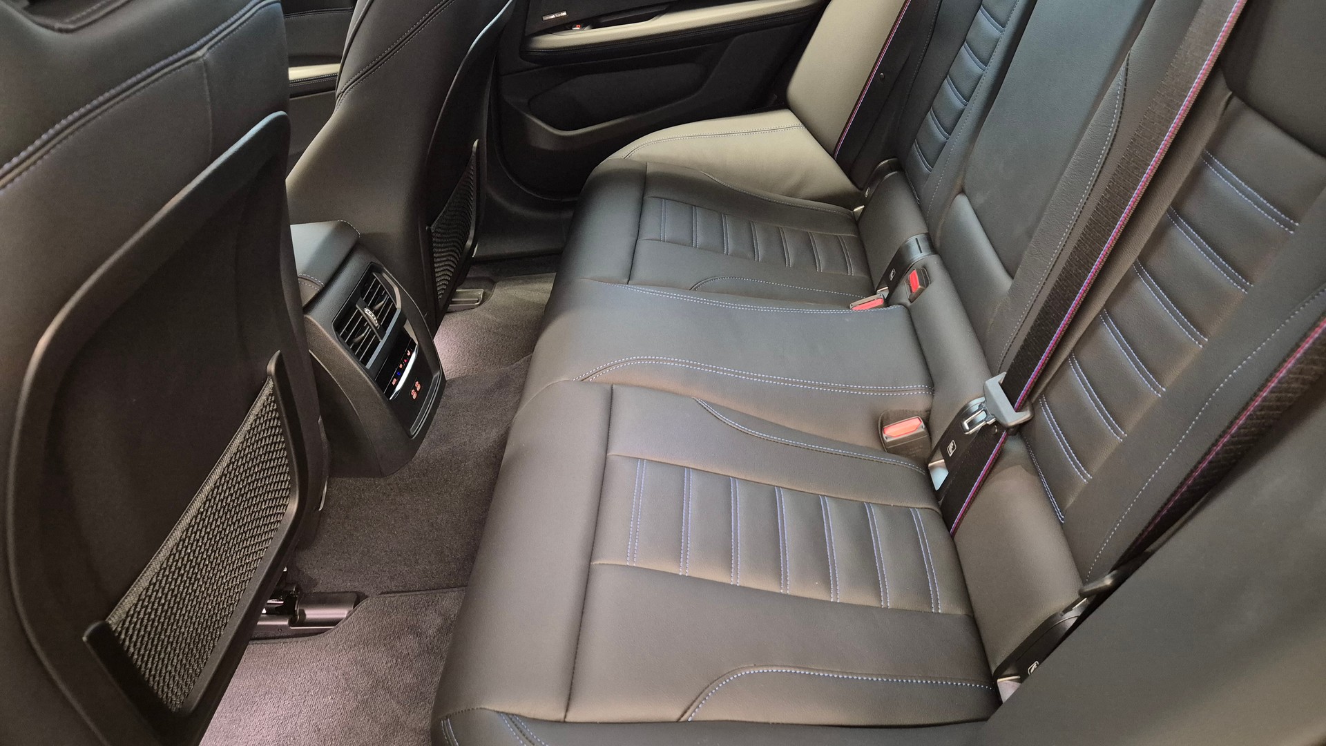 BMW i4 M50 M Sport Pro-image-19