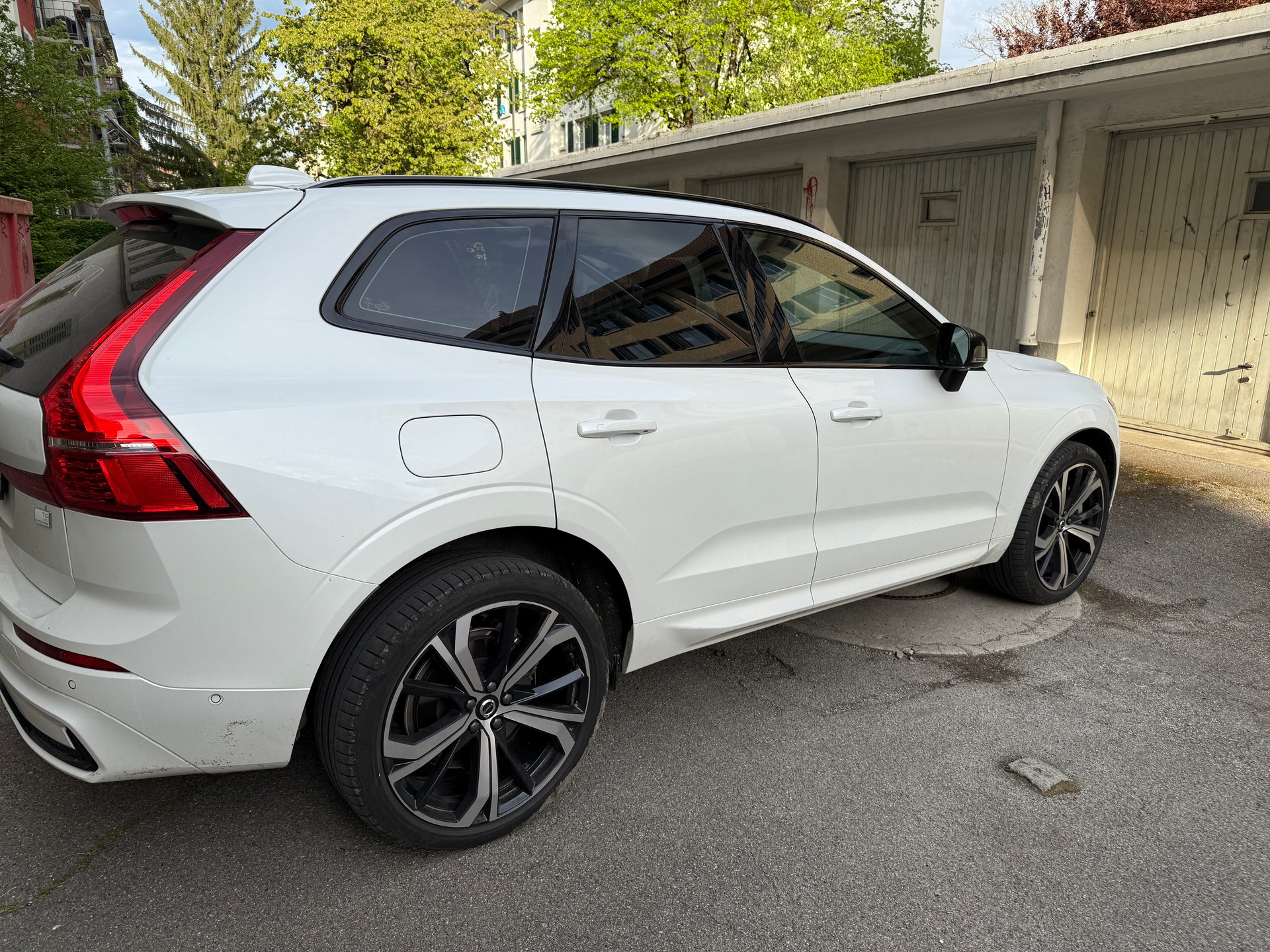 VOLVO XC60 T8 eAWD PluginHybrid Ultimate Dark Geartronic-image-1