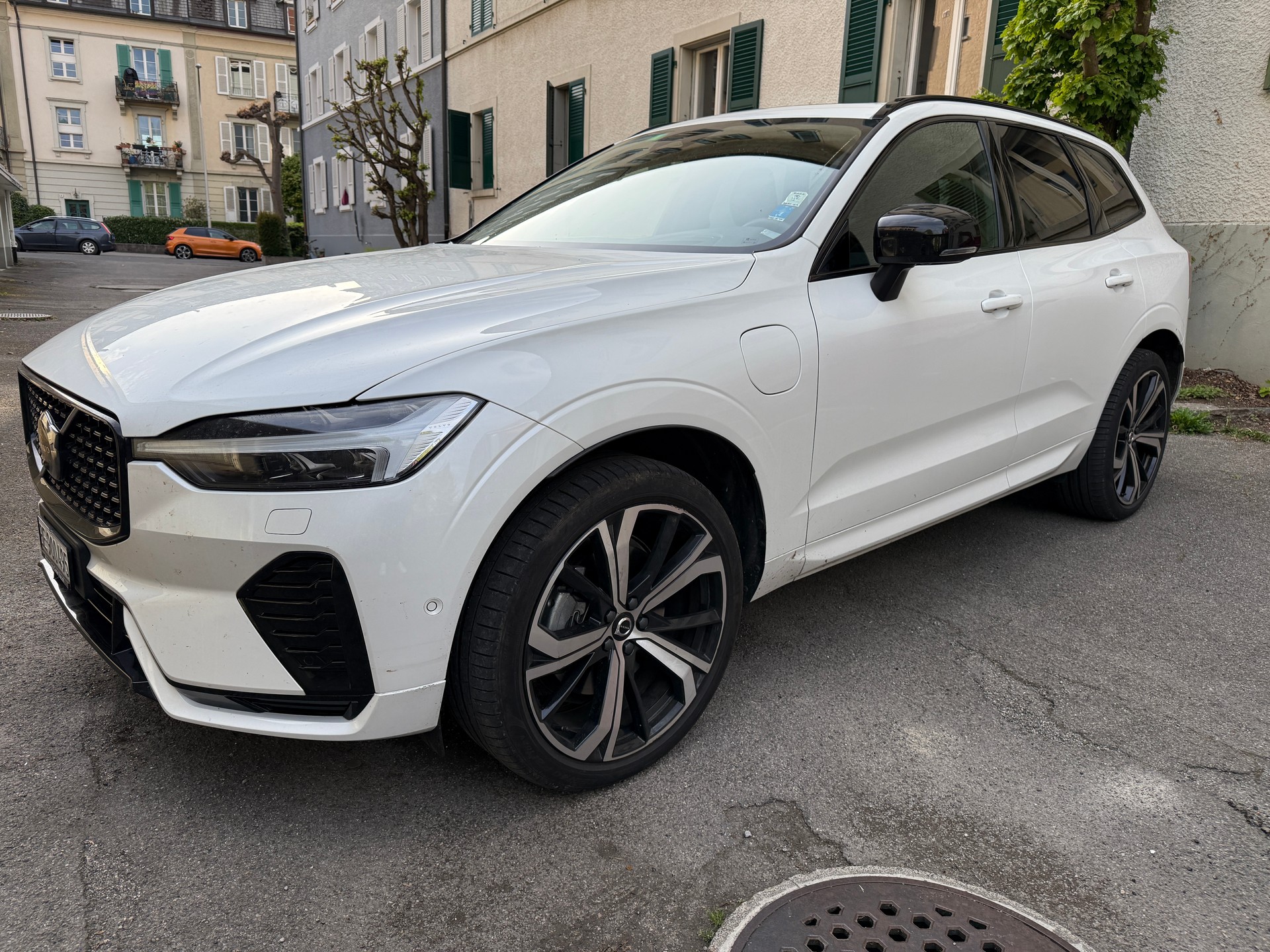 VOLVO XC60 T8 eAWD PluginHybrid Ultimate Dark Geartronic-image-0