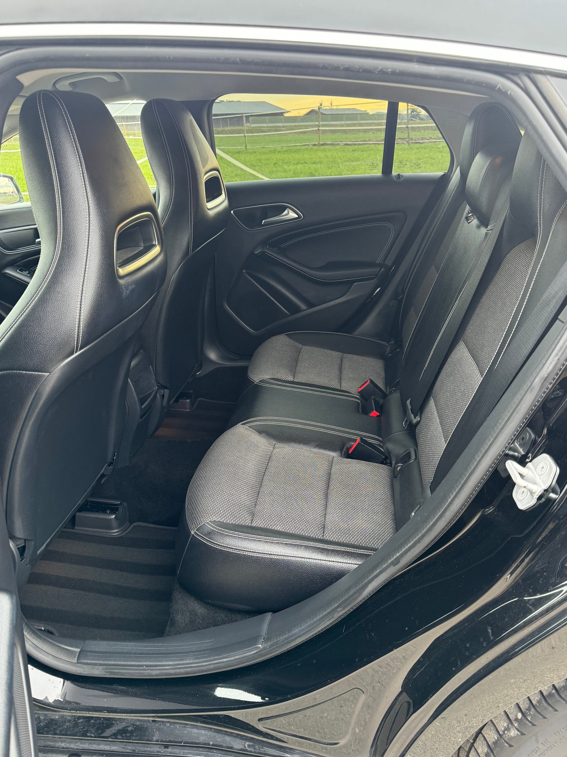 MERCEDES-BENZ CLA Shooting Br 200 d Swiss Star AMG Line 4M-image-10