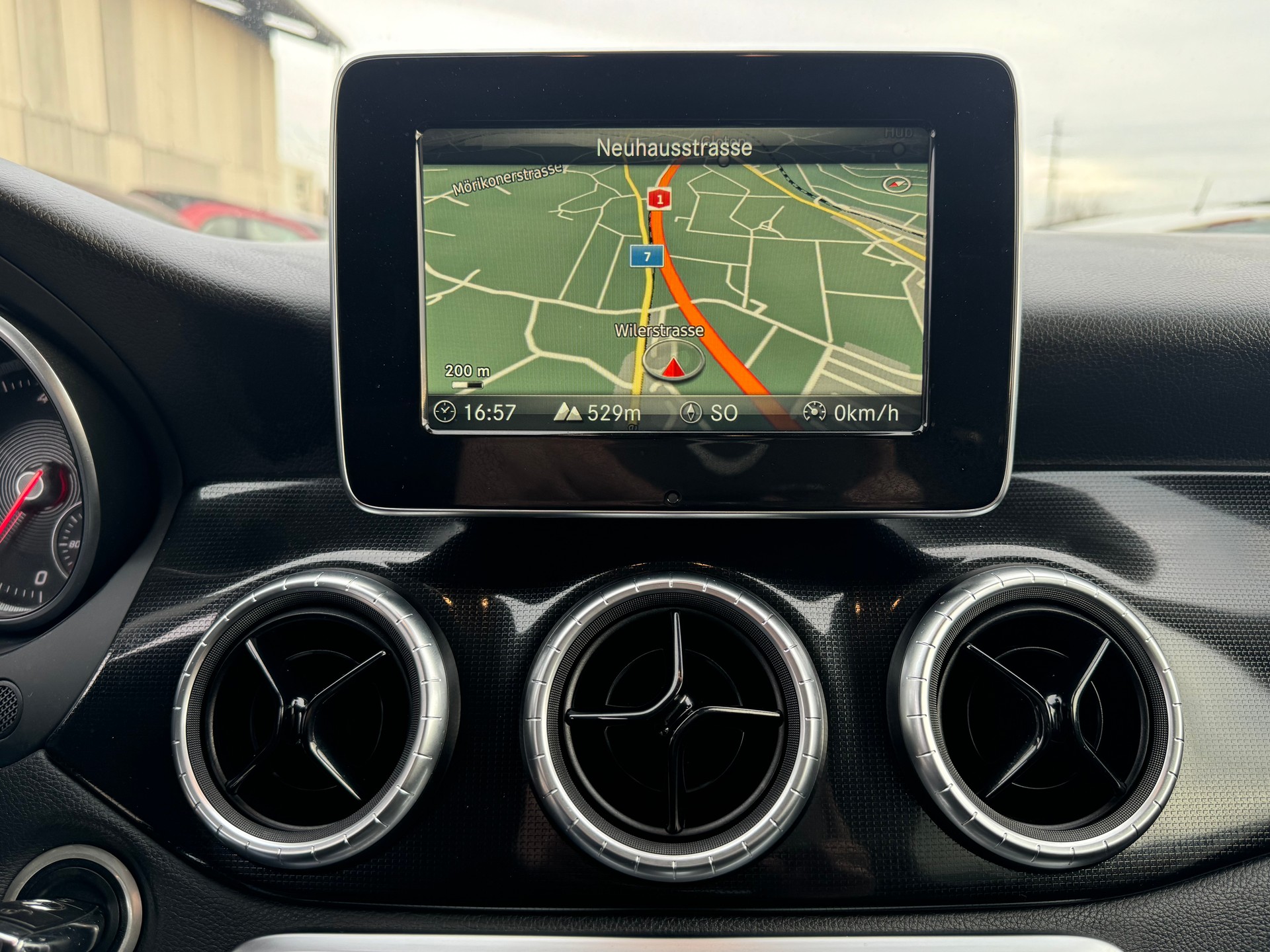 MERCEDES-BENZ CLA Shooting Br 200 d Swiss Star AMG Line 4M-image-11