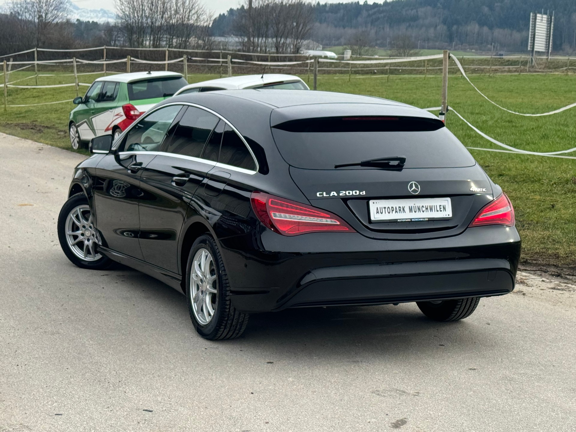 MERCEDES-BENZ CLA Shooting Br 200 d Swiss Star AMG Line 4M-image-3