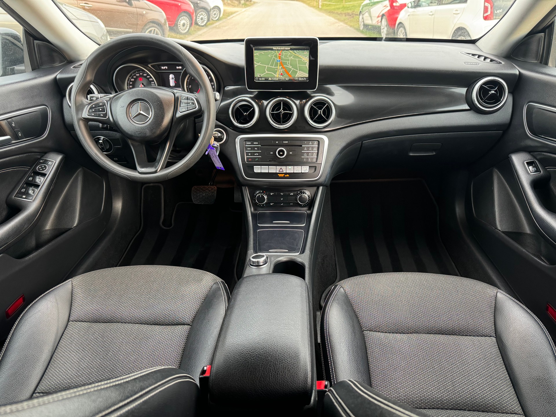 MERCEDES-BENZ CLA Shooting Br 200 d Swiss Star AMG Line 4M-image-8