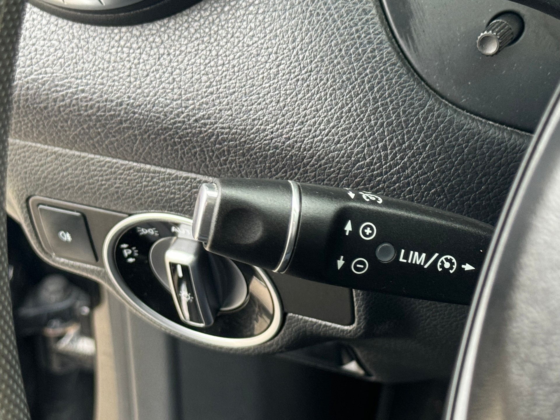 MERCEDES-BENZ CLA Shooting Br 200 d Swiss Star AMG Line 4M-image-15