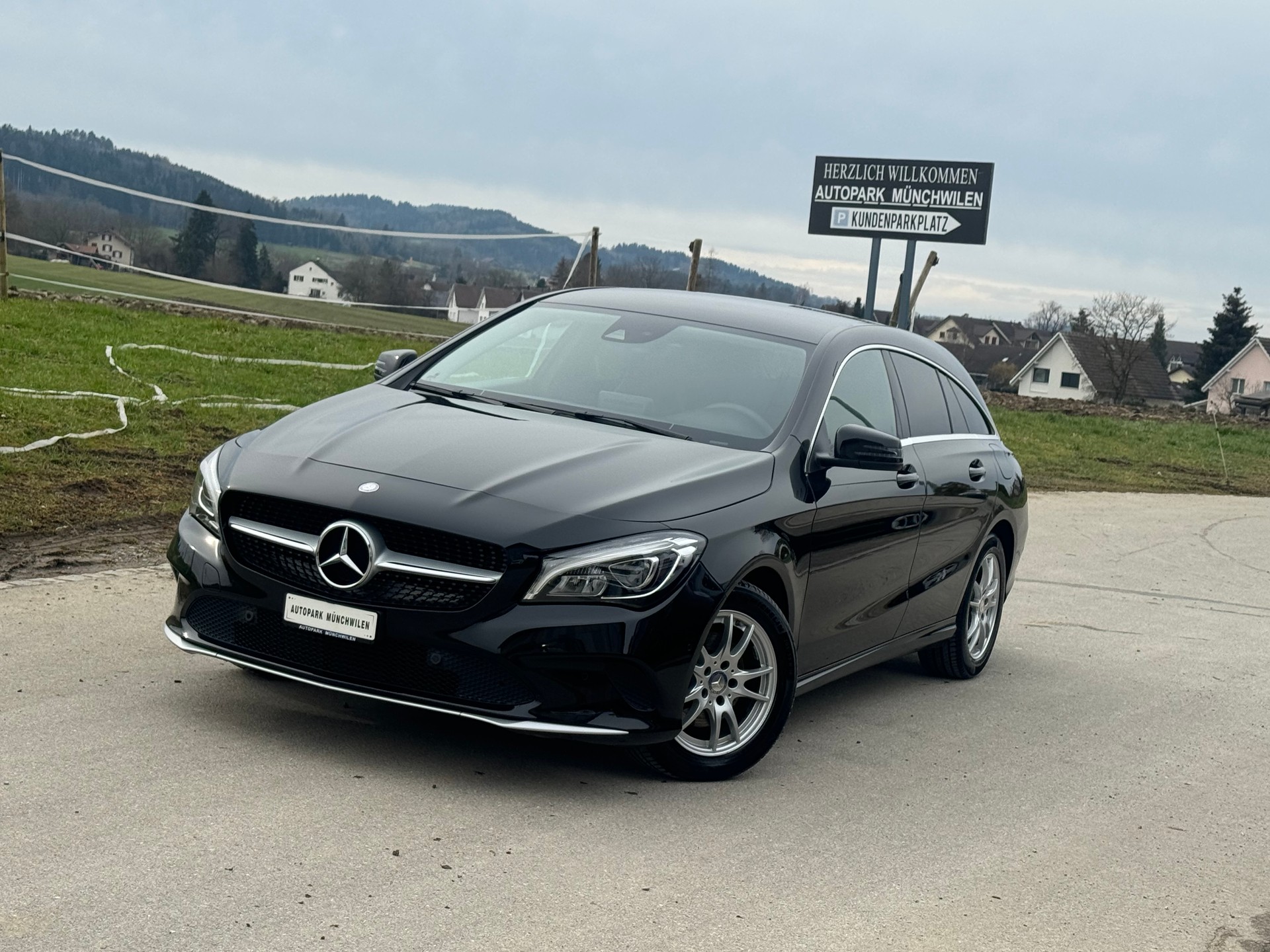 MERCEDES-BENZ CLA Shooting Br 200 d Swiss Star AMG Line 4M-image-0