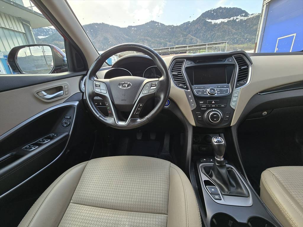 HYUNDAI Santa Fe 2.2 CRDI Comfort 4WD-image-10