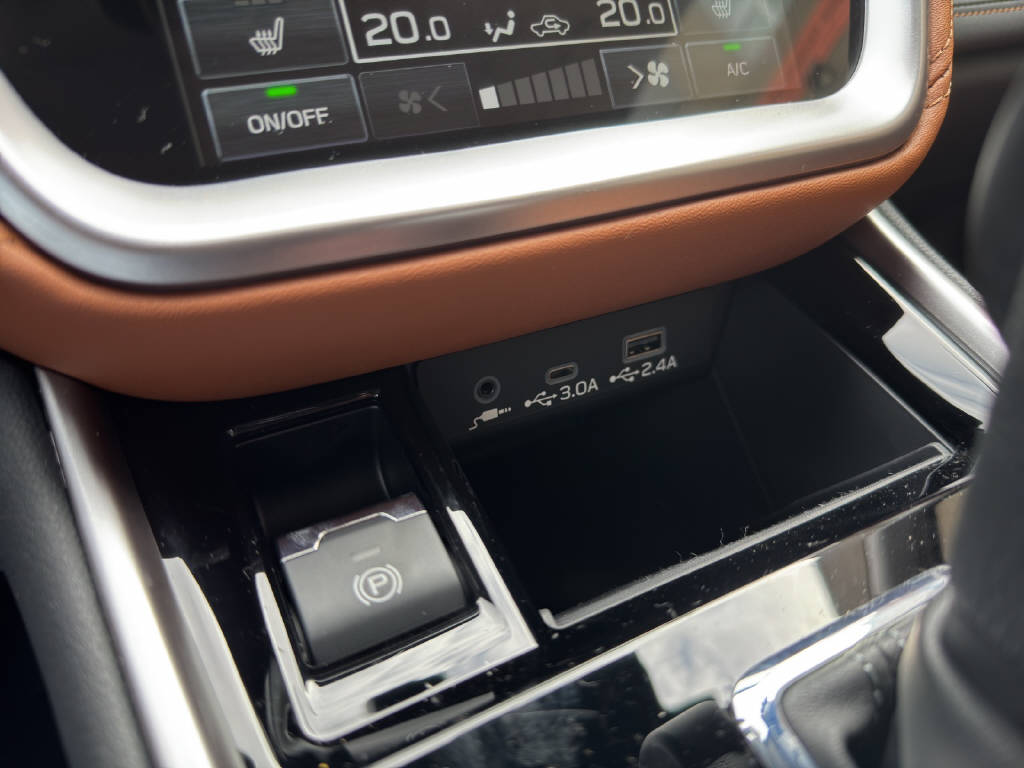 SUBARU Outback 2.5i 30th Anniversary Edition-image-12