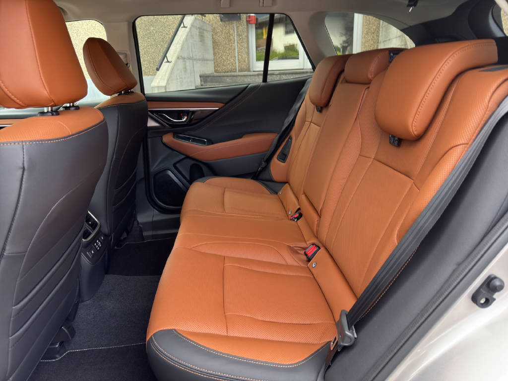 SUBARU Outback 2.5i 30th Anniversary Edition-image-13