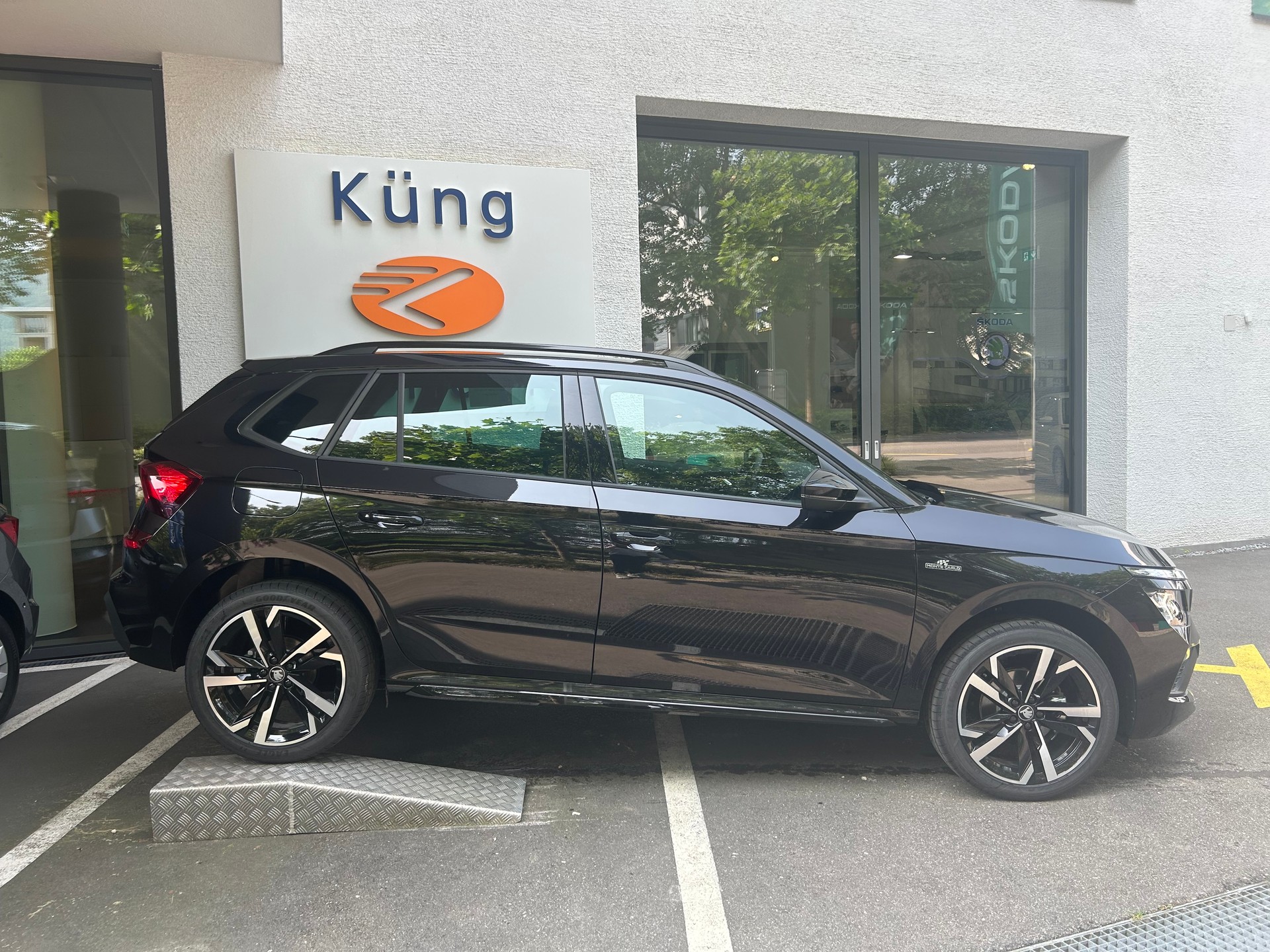 SKODA Kamiq 1.0 TSI Monte Carlo DSG-image-1