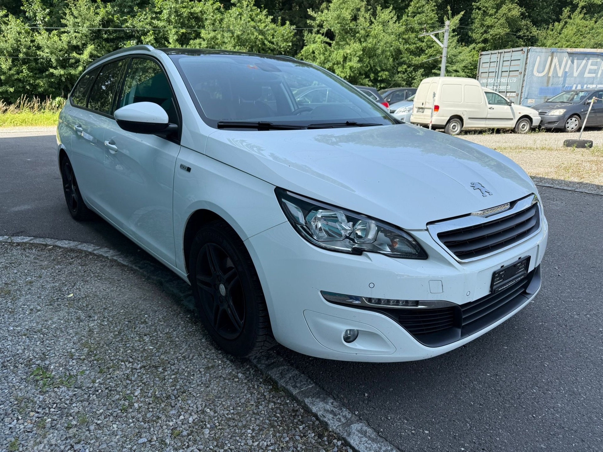 PEUGEOT 308 SW 1.2 THP Style Automatic-image-2