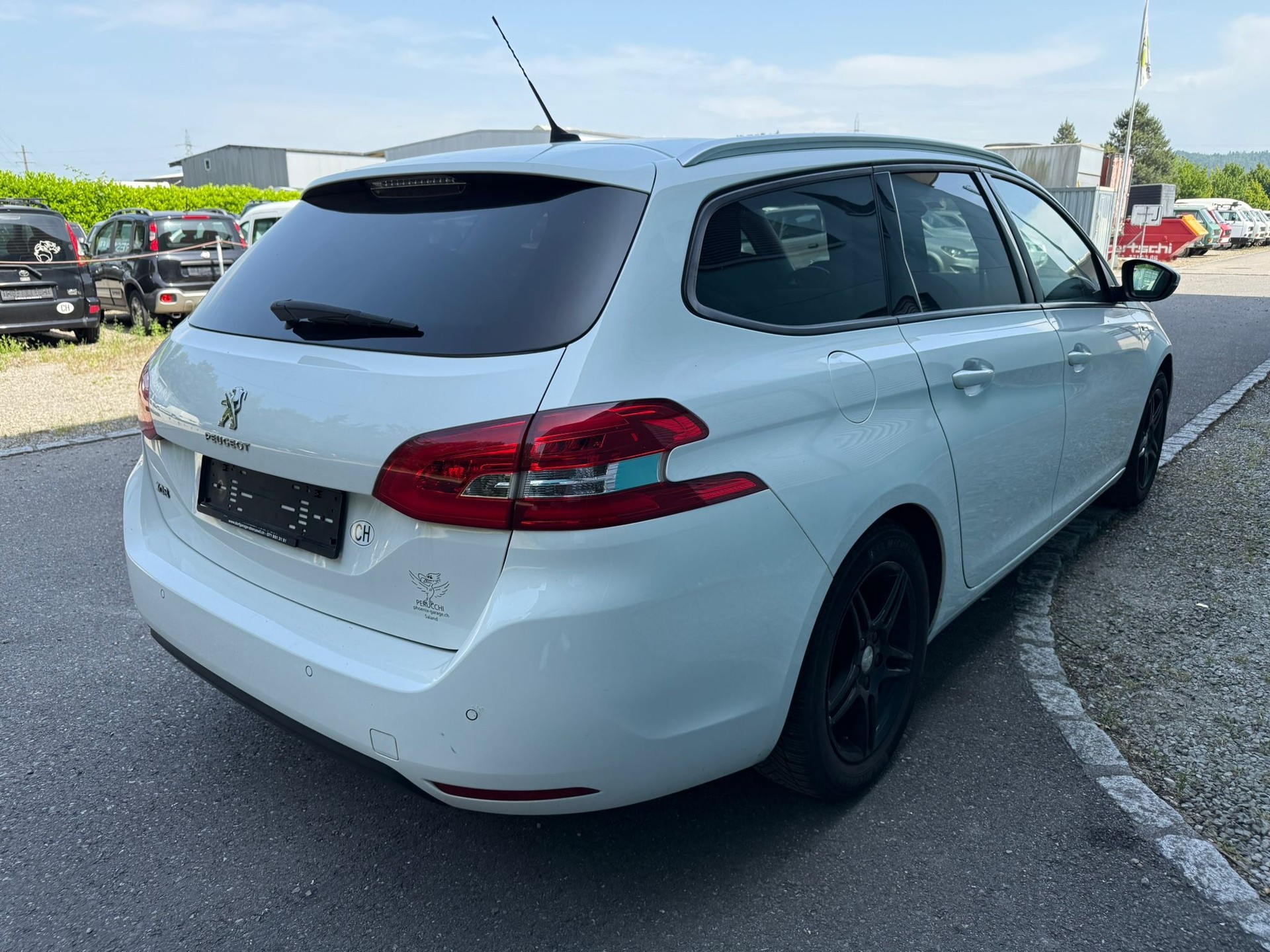PEUGEOT 308 SW 1.2 THP Style Automatic-image-5