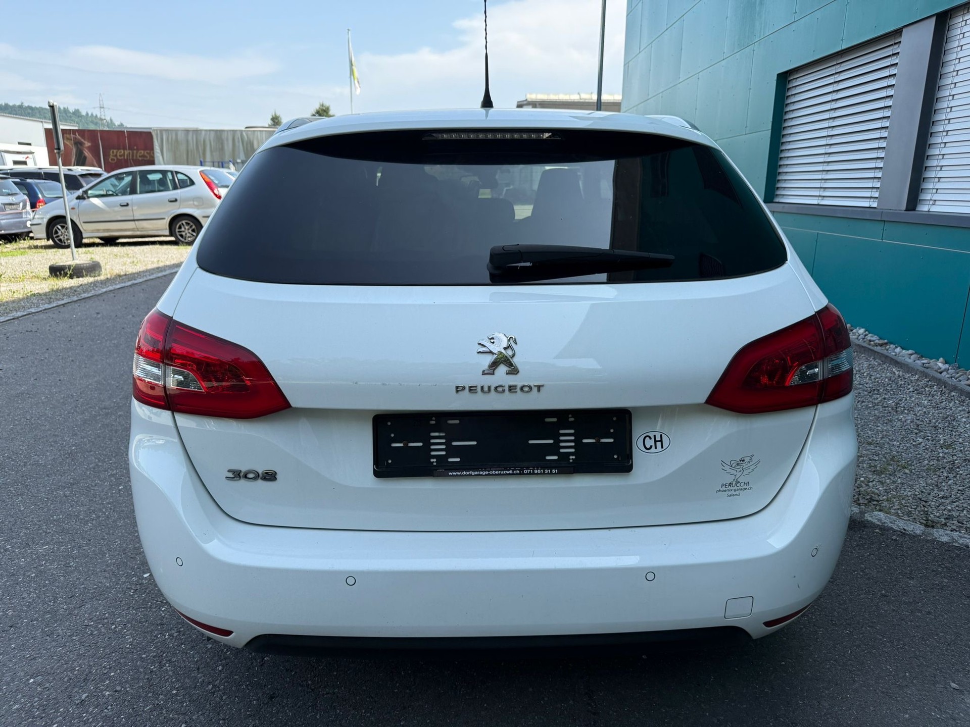 PEUGEOT 308 SW 1.2 THP Style Automatic-image-4