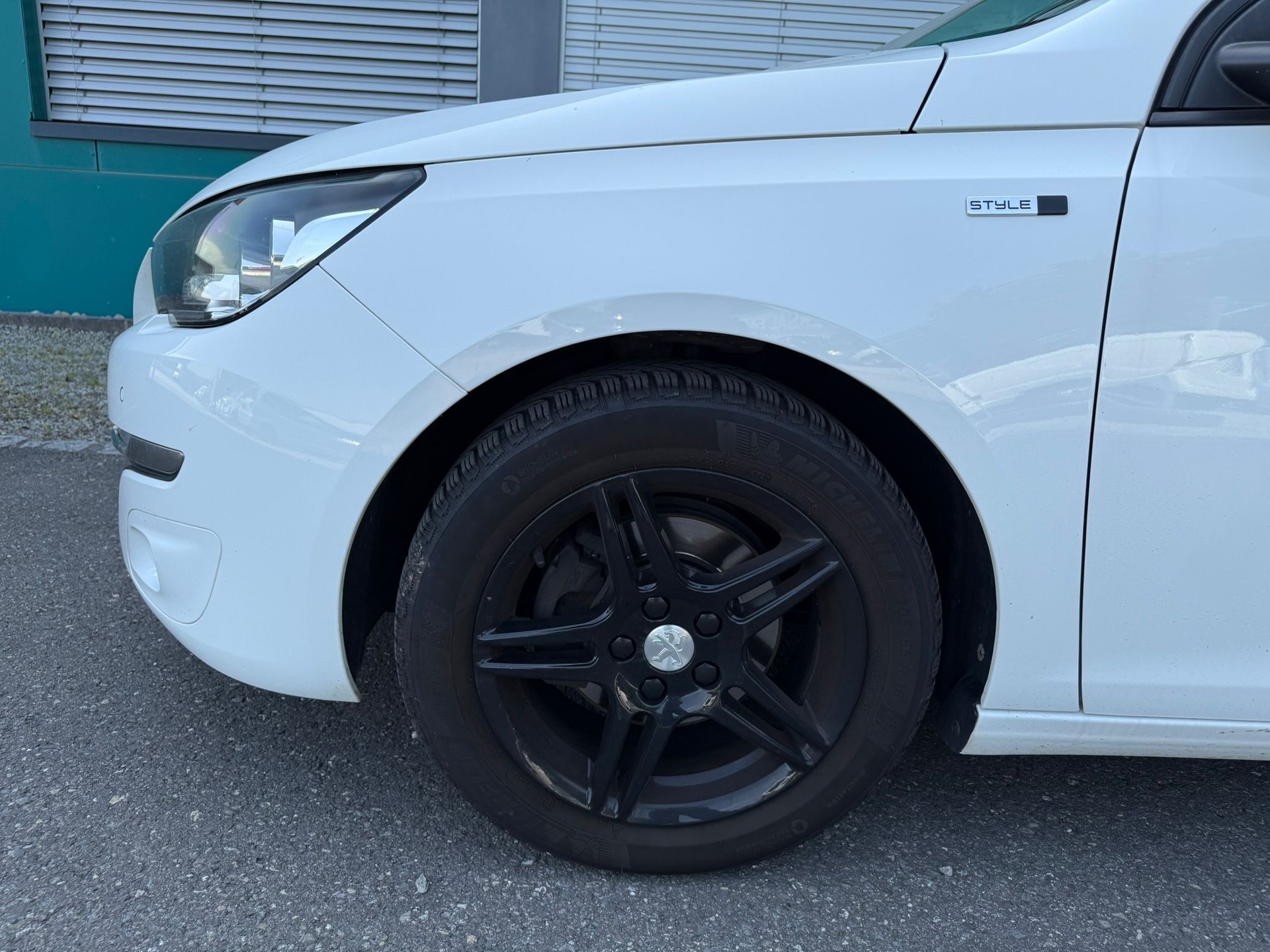PEUGEOT 308 SW 1.2 THP Style Automatic-image-7