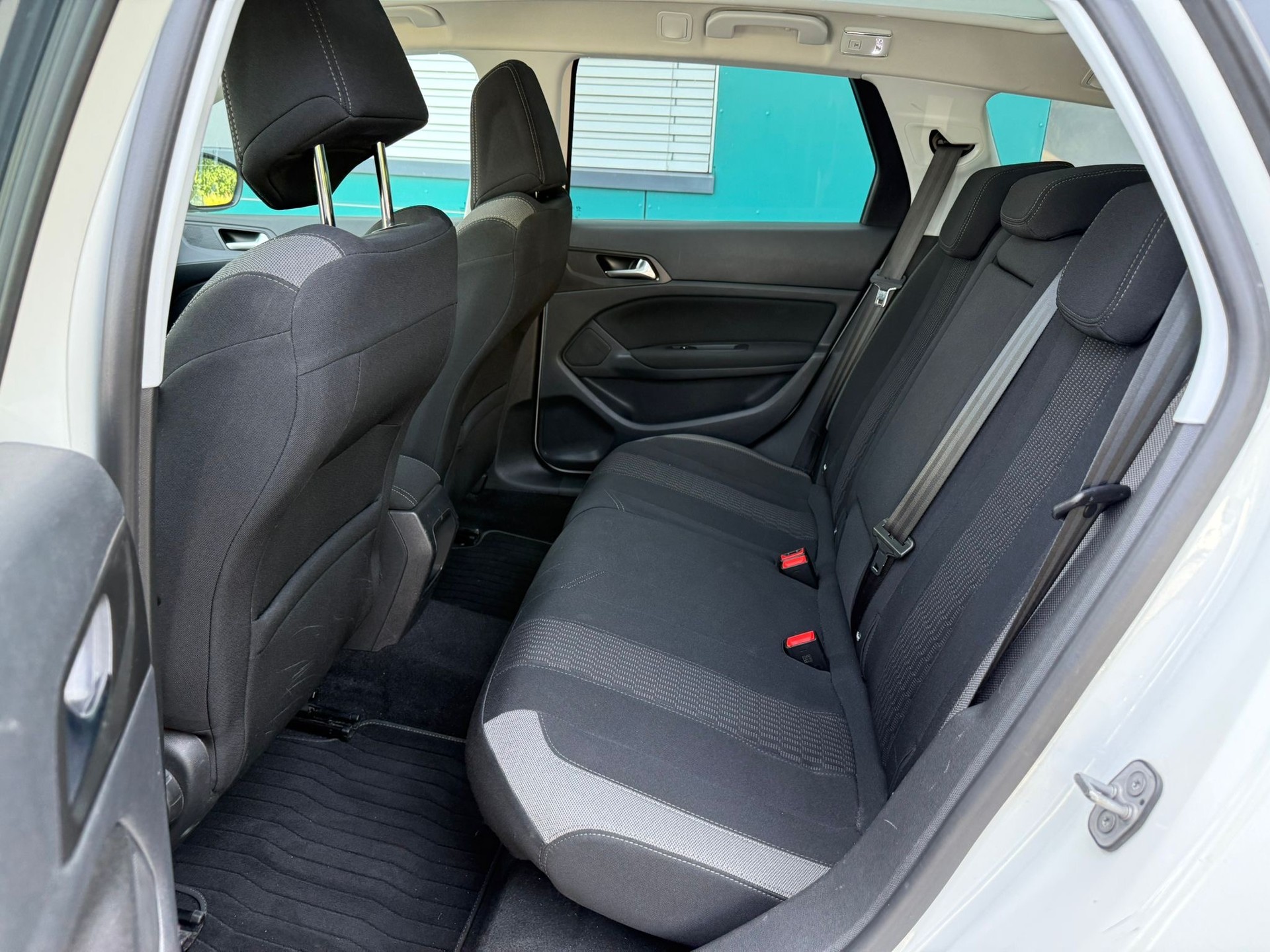 PEUGEOT 308 SW 1.2 THP Style Automatic-image-10
