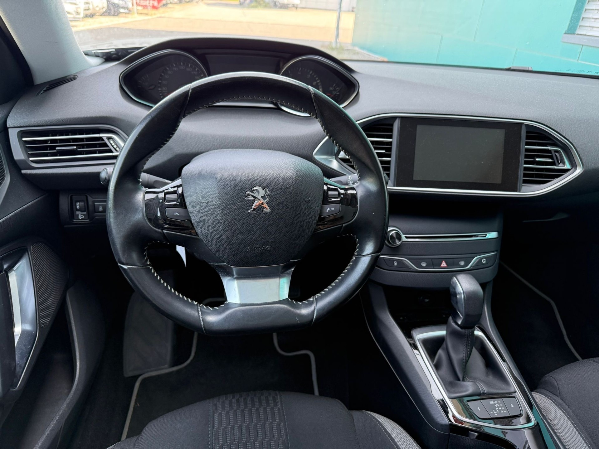 PEUGEOT 308 SW 1.2 THP Style Automatic-image-9