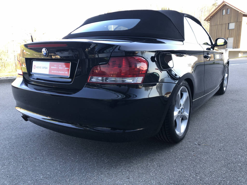 BMW 118i Cabrio-showroom-element-3