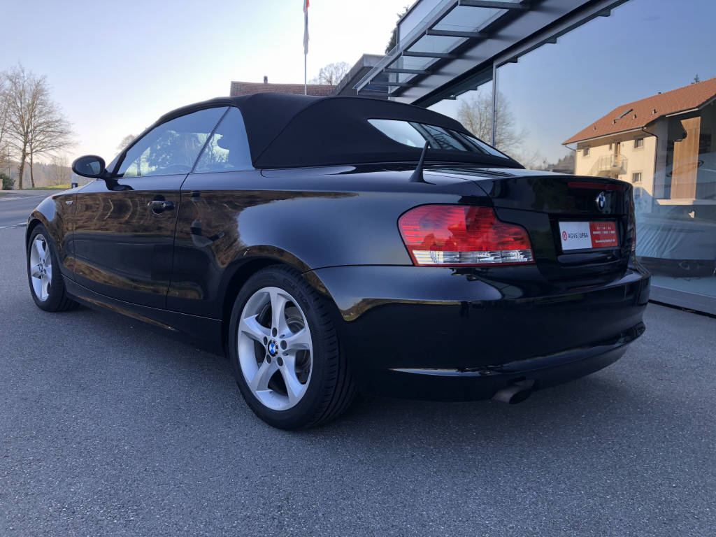 BMW 118i Cabrio-showroom-element-2