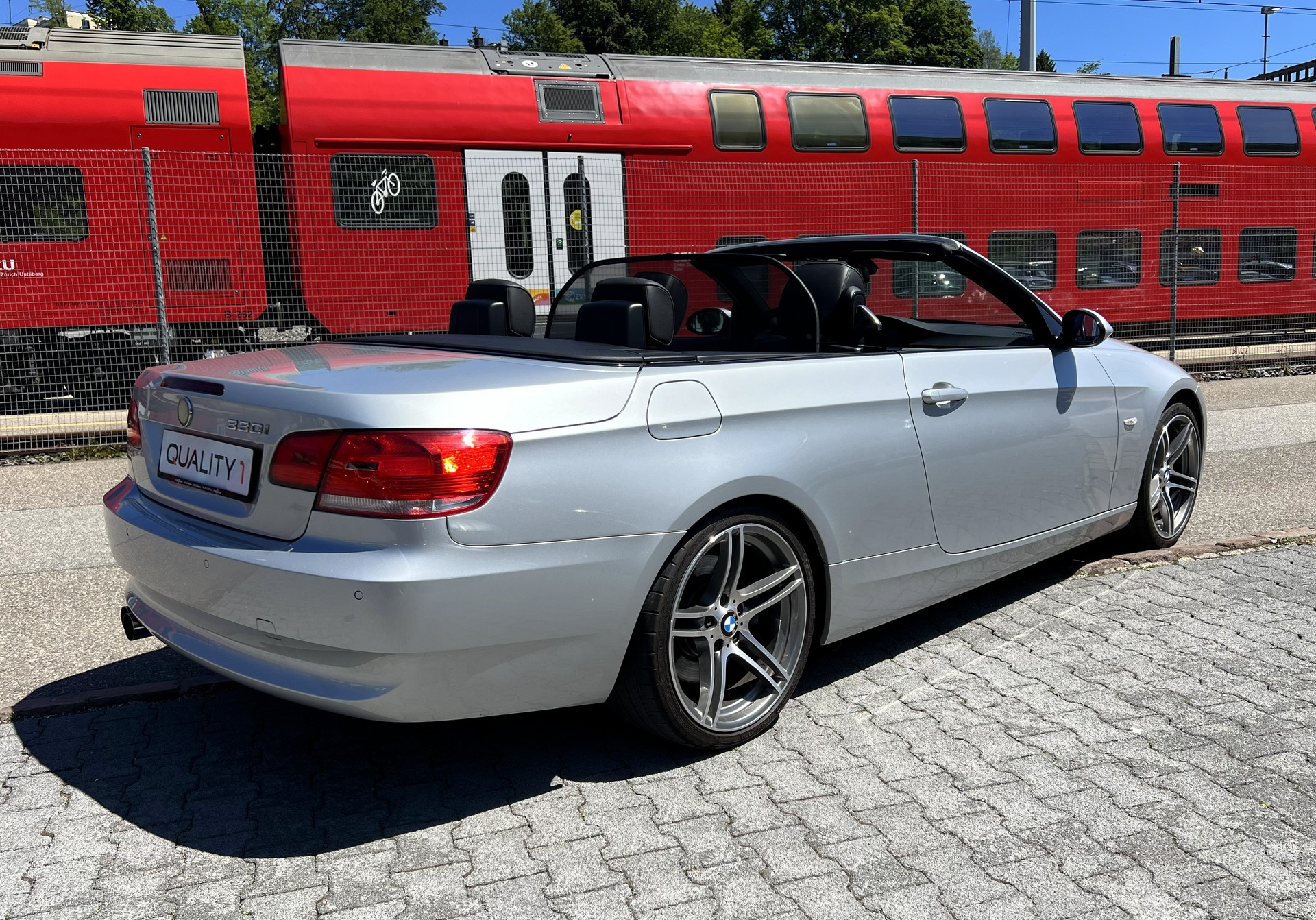 BMW 330i Cabriolet Steptronic-image-4
