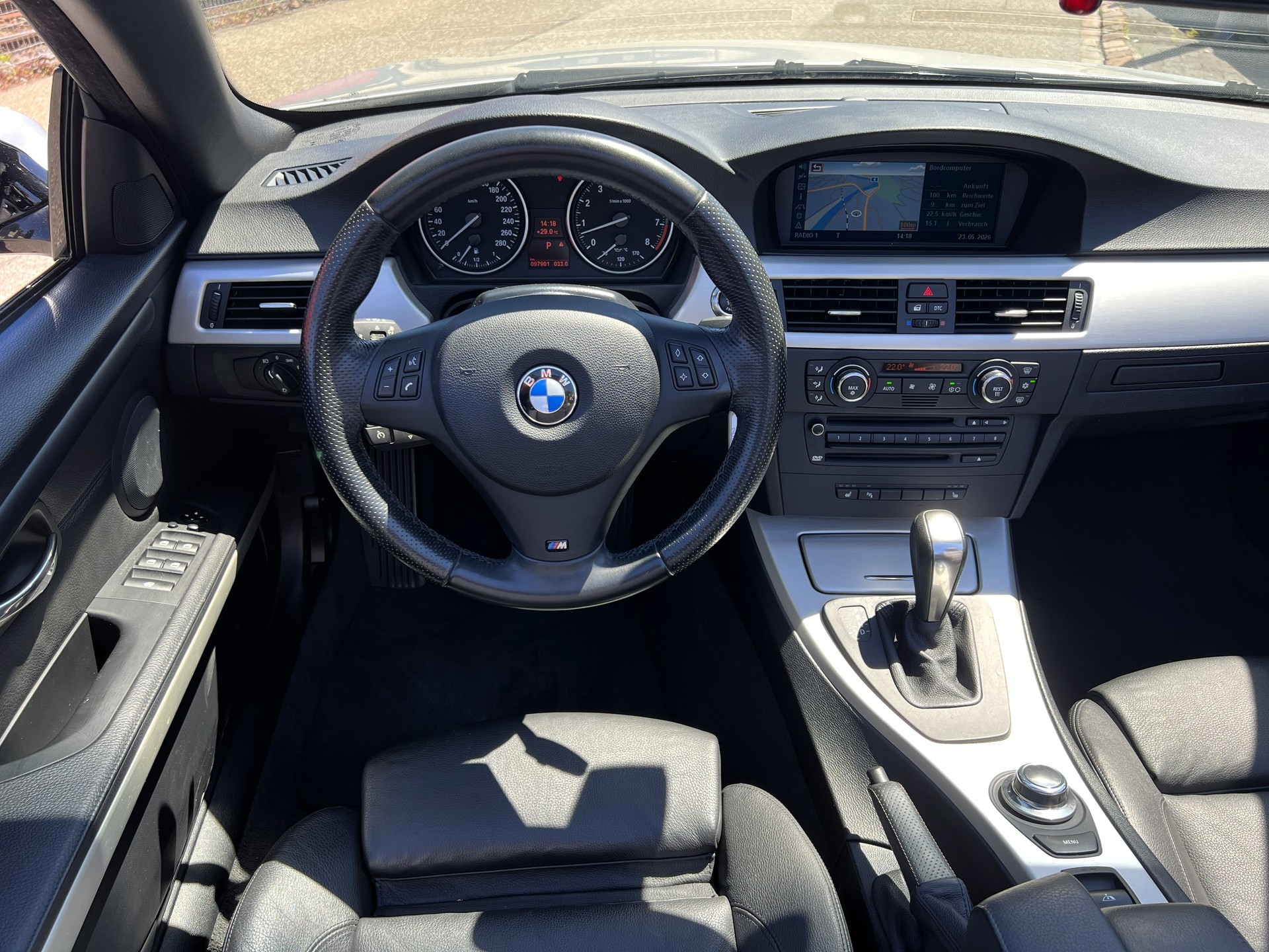 BMW 330i Cabriolet Steptronic-image-22