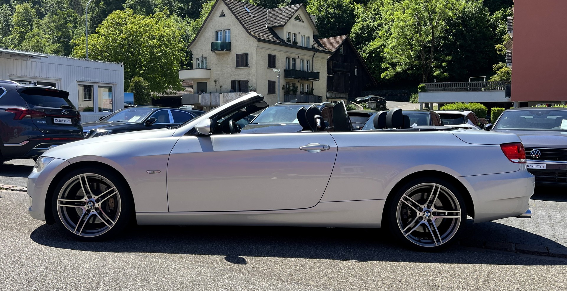 BMW 330i Cabriolet Steptronic-image-1