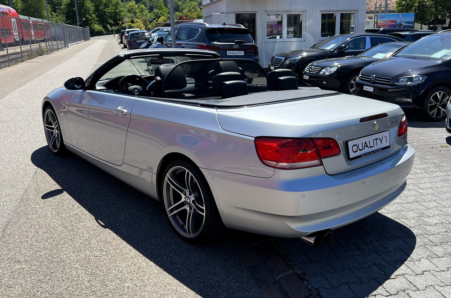 BMW 330i Cabriolet Steptronic-image-2