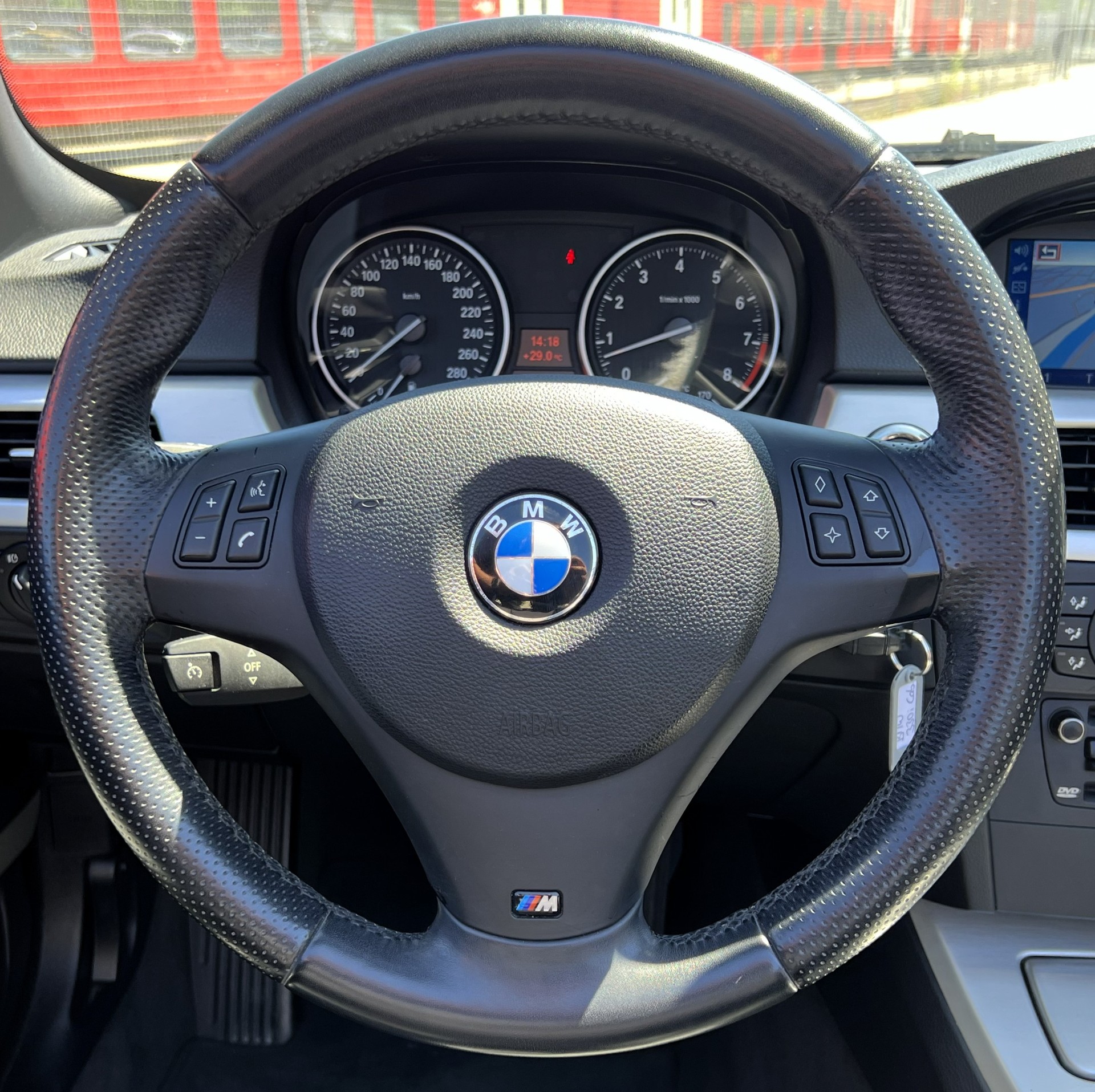 BMW 330i Cabriolet Steptronic-image-21