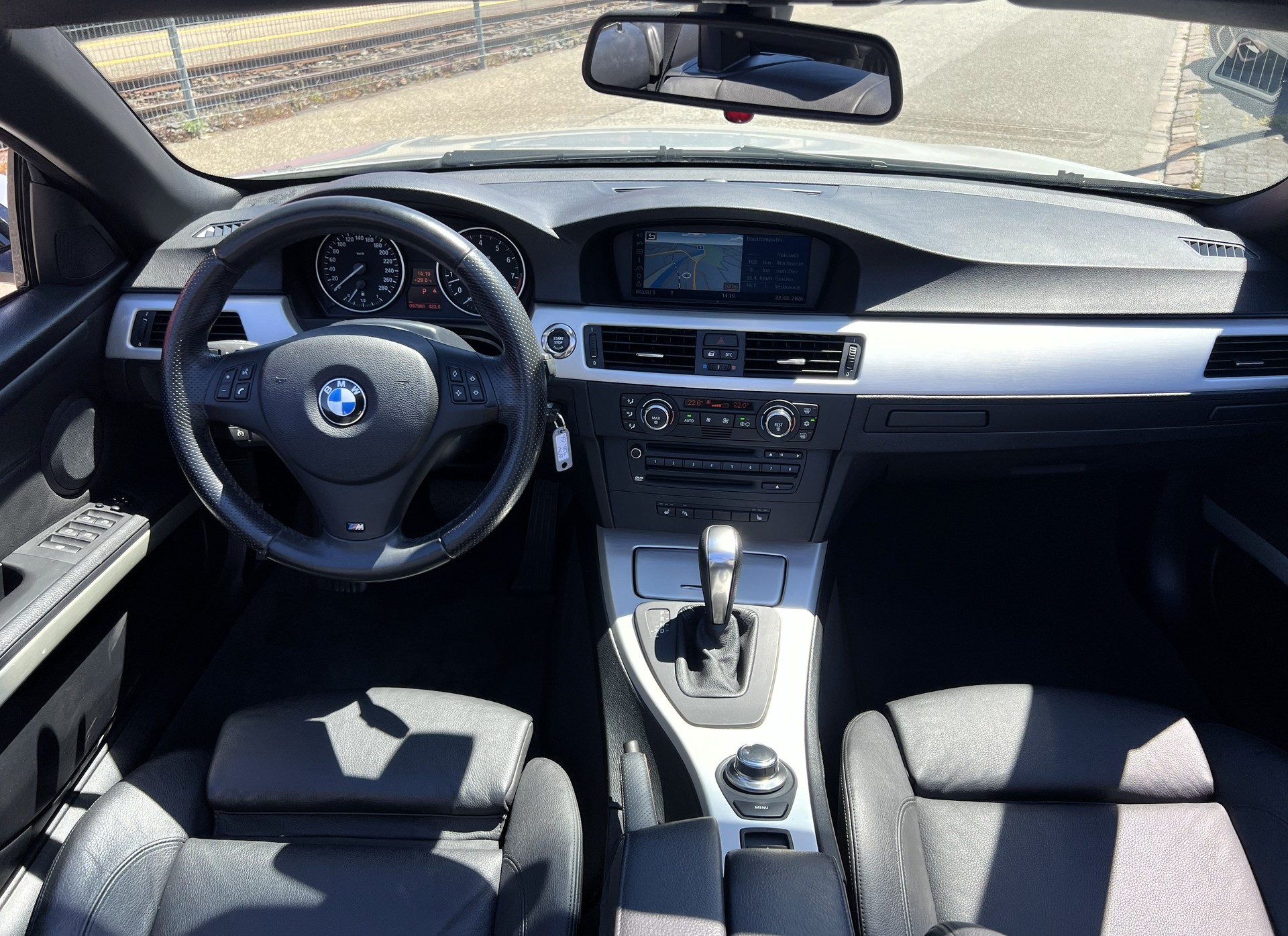 BMW 330i Cabriolet Steptronic-image-23