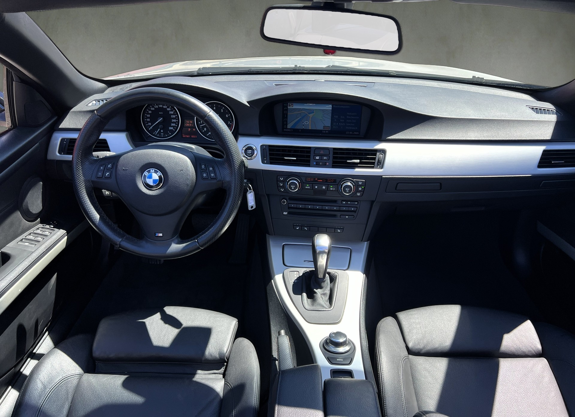 BMW 330i Cabriolet Steptronic-image-23