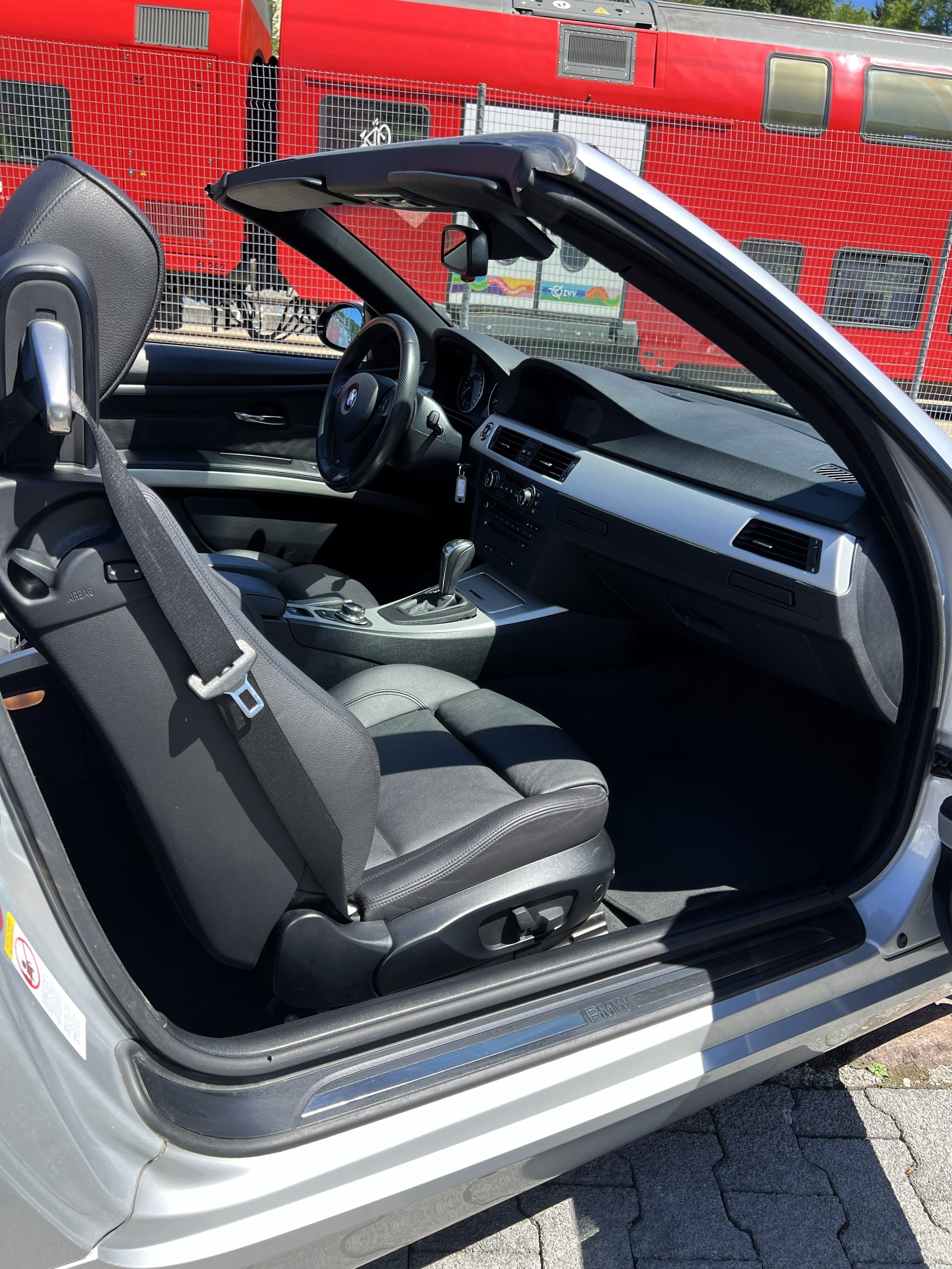 BMW 330i Cabriolet Steptronic-image-13