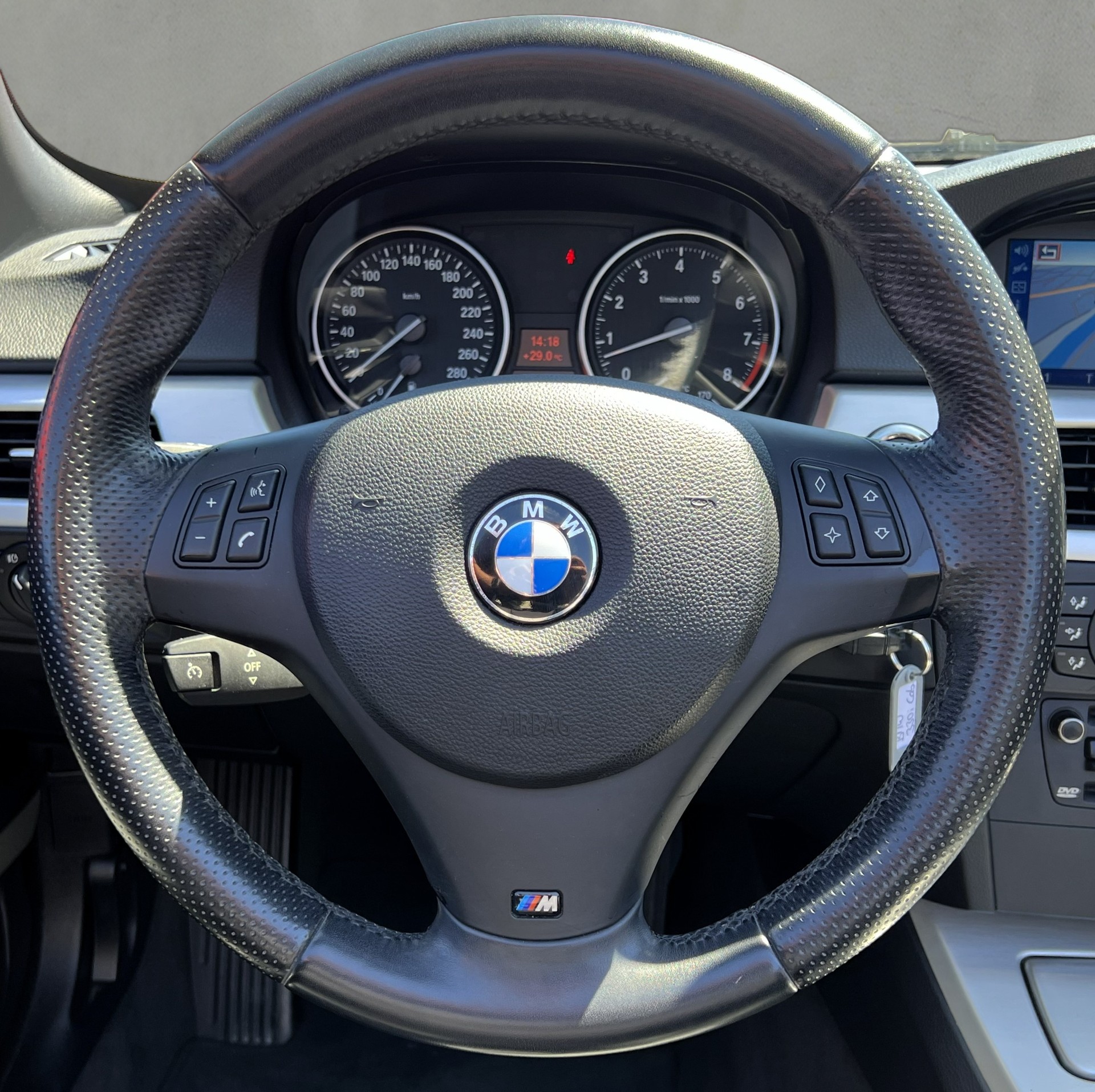 BMW 330i Cabriolet Steptronic-image-21