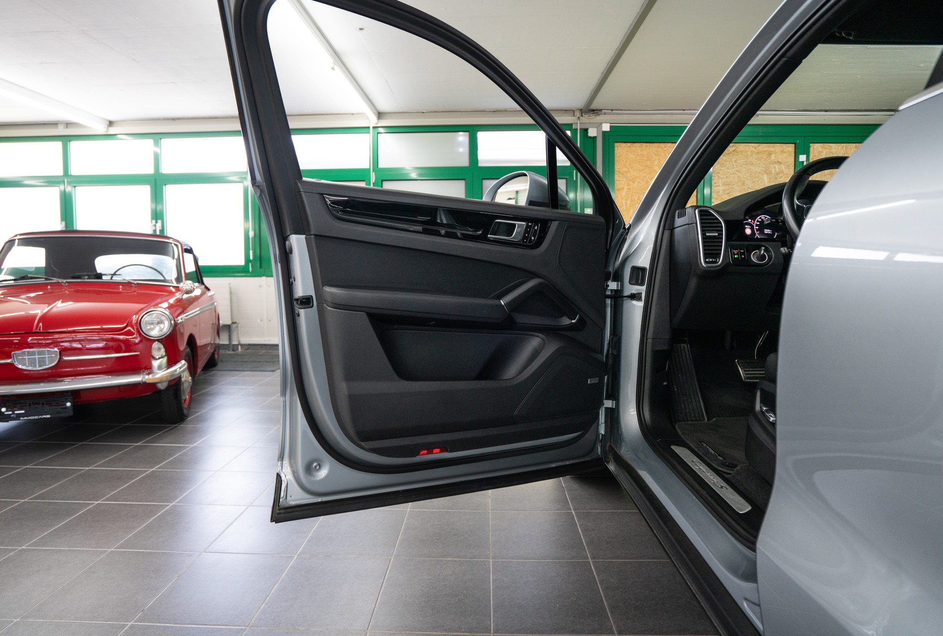 PORSCHE Cayenne S-image-16