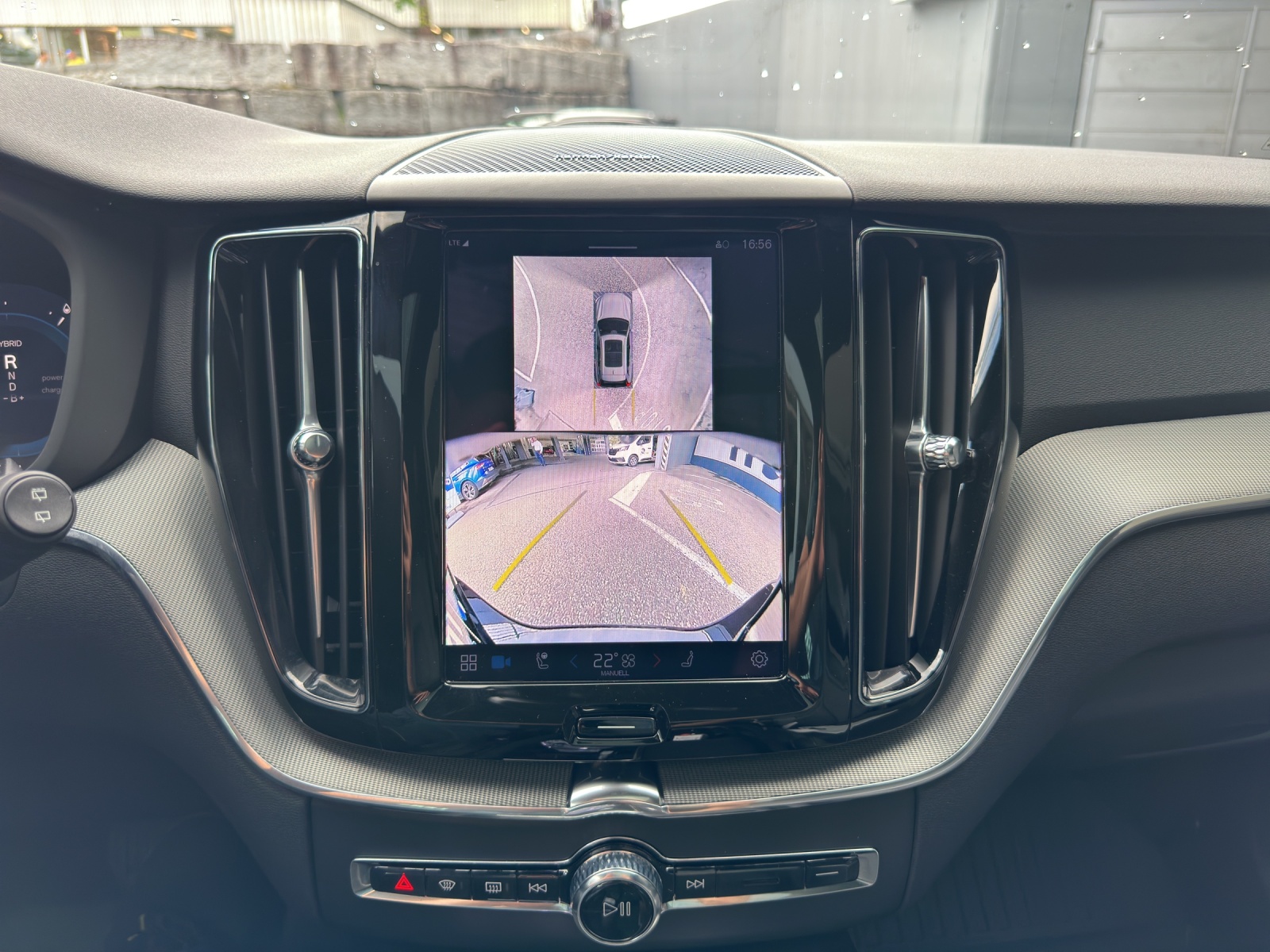 VOLVO XC60 T6 eAWD PluginHybrid Xcentric Geartronic-image-15
