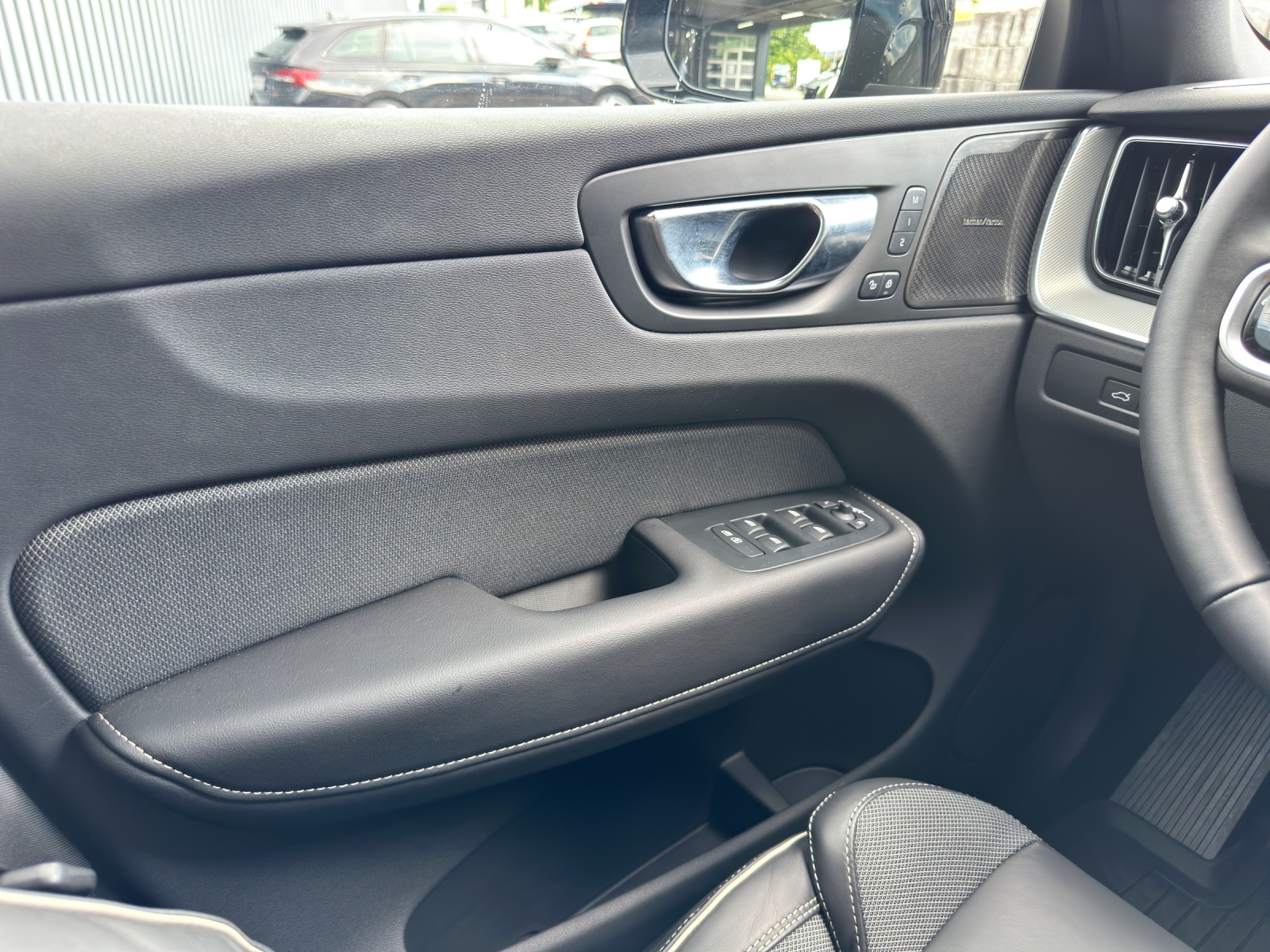 VOLVO XC60 T6 eAWD PluginHybrid Xcentric Geartronic-image-12