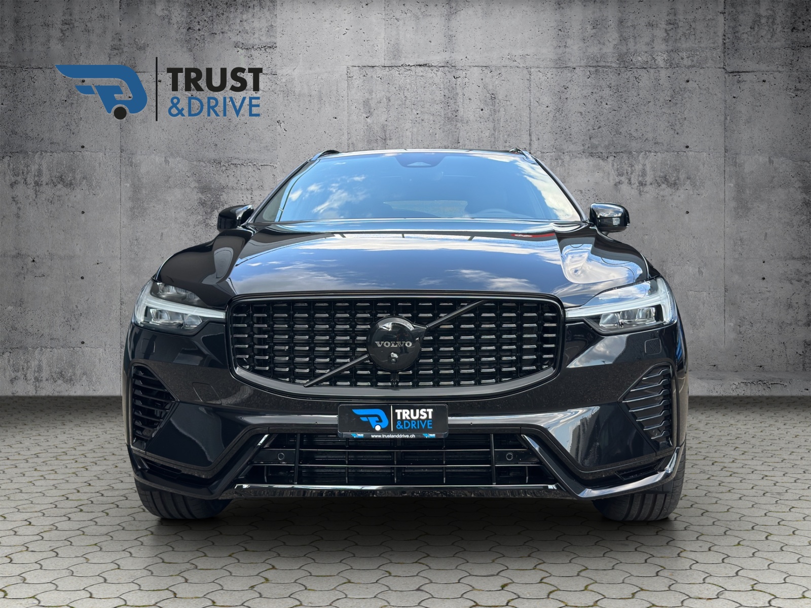 VOLVO XC60 T6 eAWD PluginHybrid Xcentric Geartronic-image-1