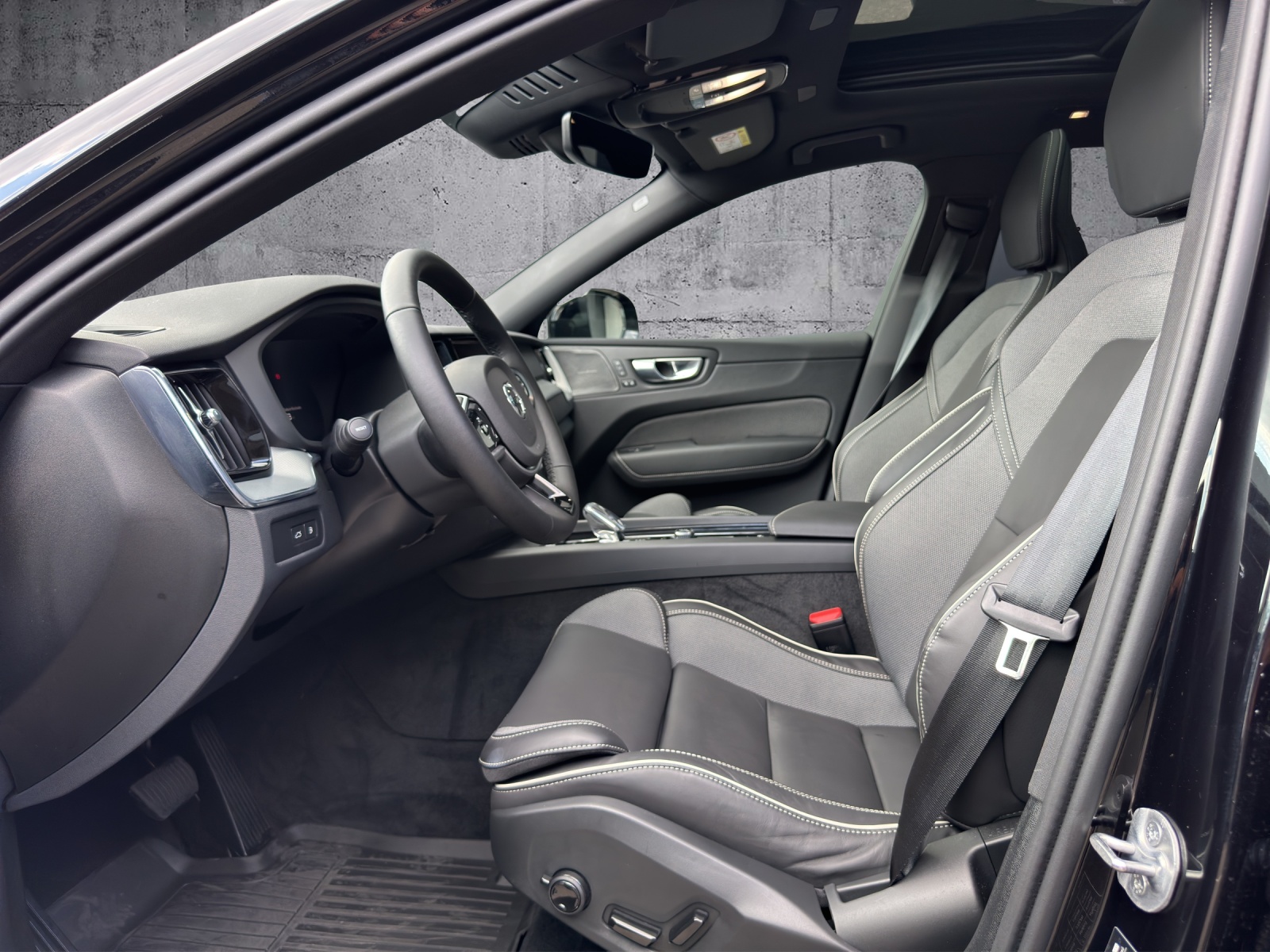 VOLVO XC60 T6 eAWD PluginHybrid Xcentric Geartronic-image-6