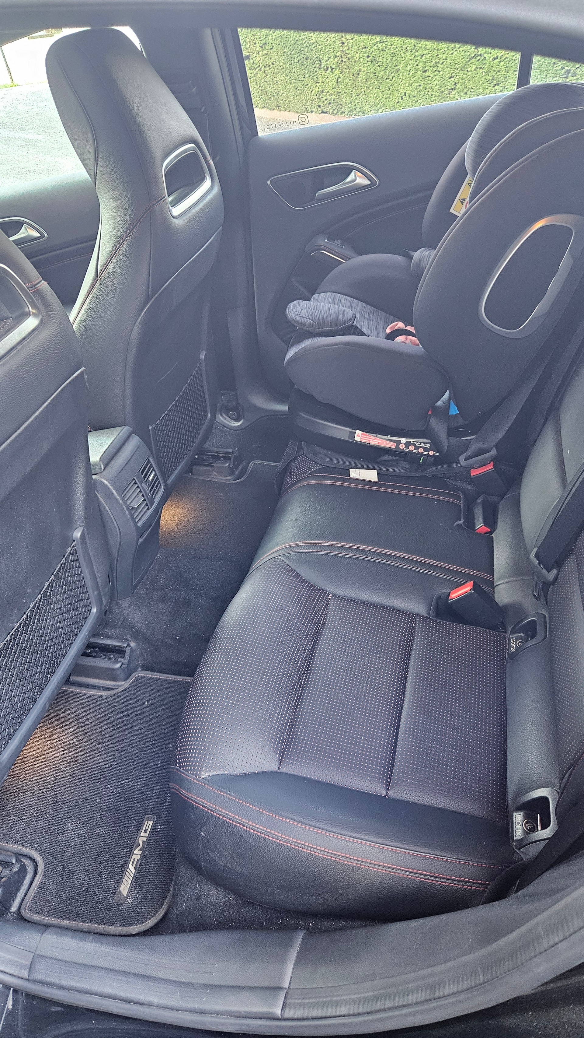 MERCEDES-BENZ A 250 AMG Line 4Matic 7G-DCT-image-5