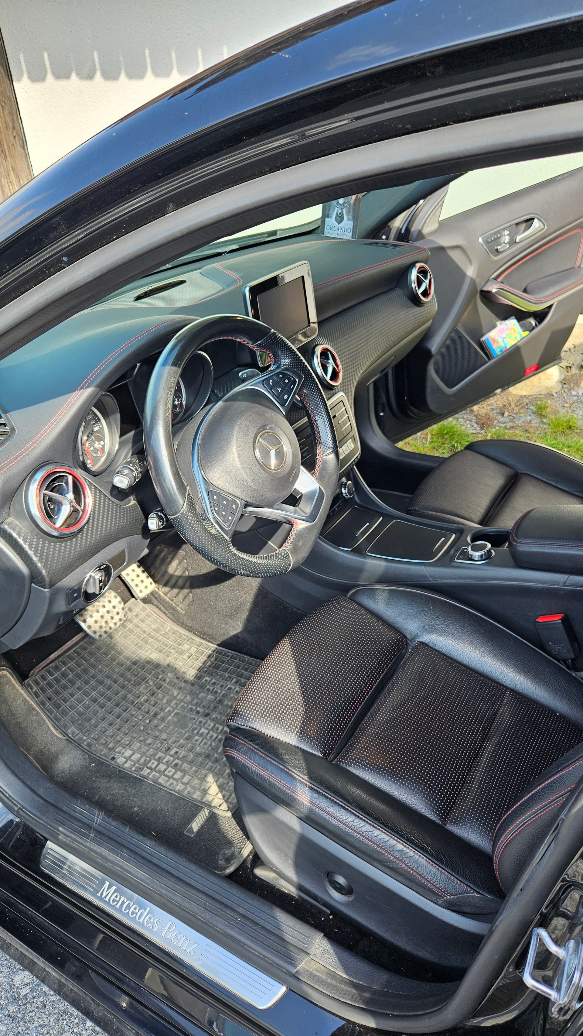 MERCEDES-BENZ A 250 AMG Line 4Matic 7G-DCT-image-4