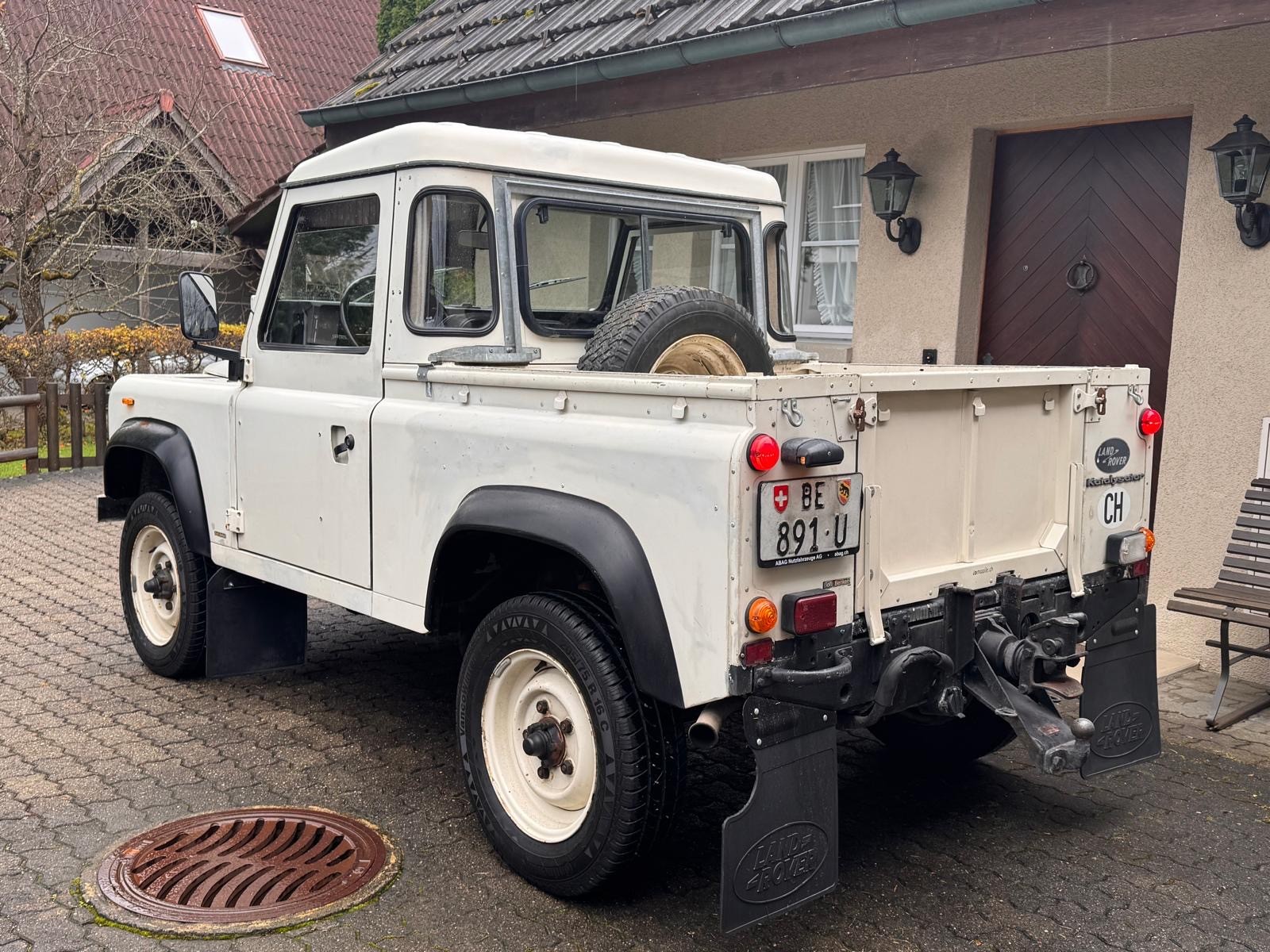 LAND ROVER 90-V8-image-1