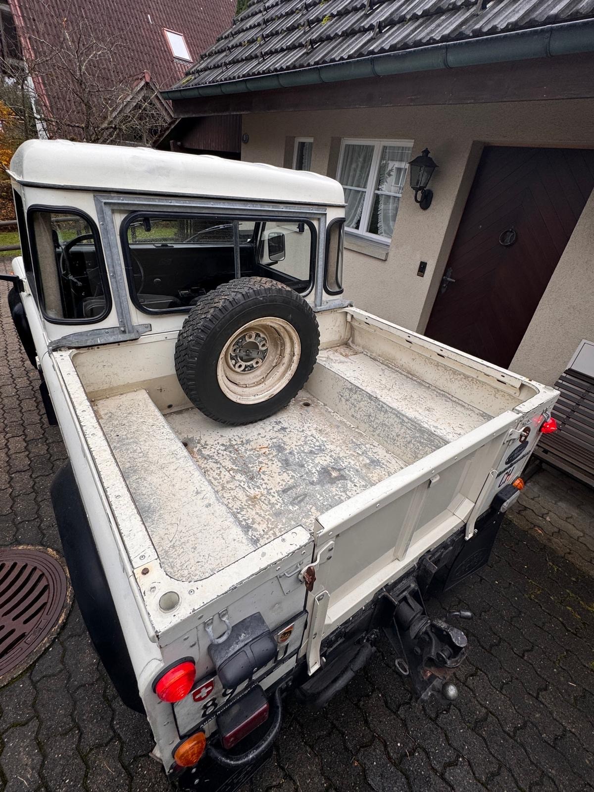 LAND ROVER 90-V8-image-2