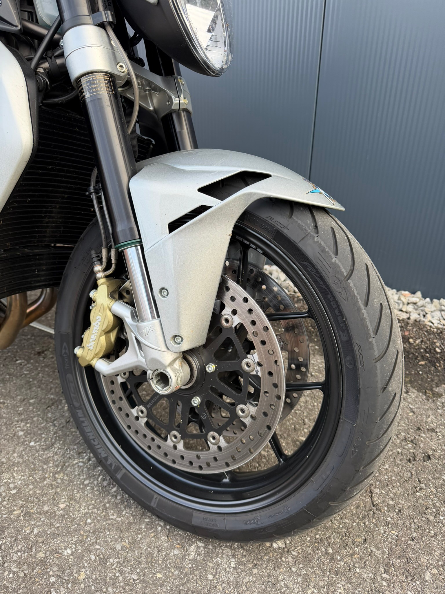 MV AGUSTA B3 Brutale 800-showroom-element-3