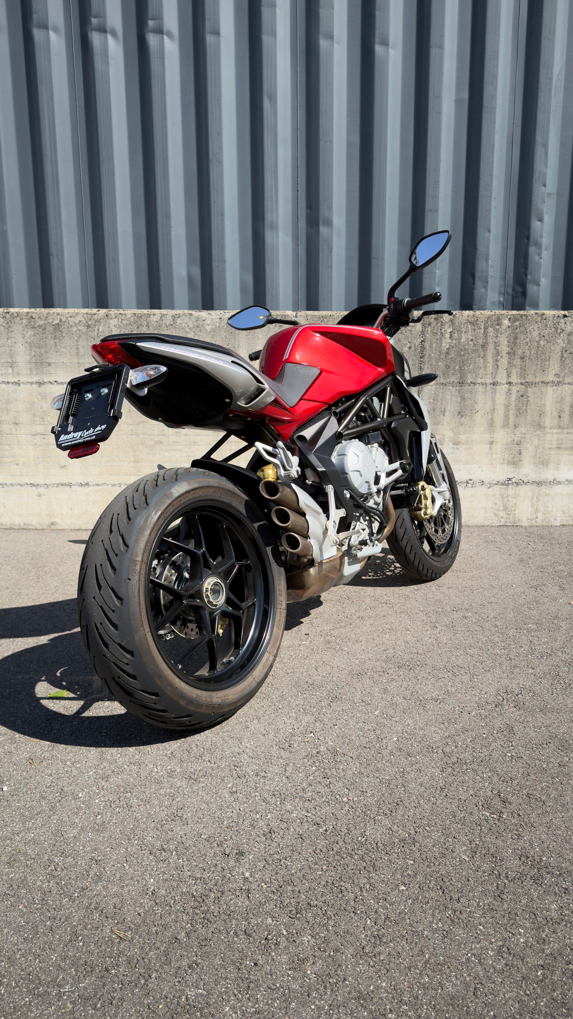 MV AGUSTA B3 Brutale 800-showroom-element-2